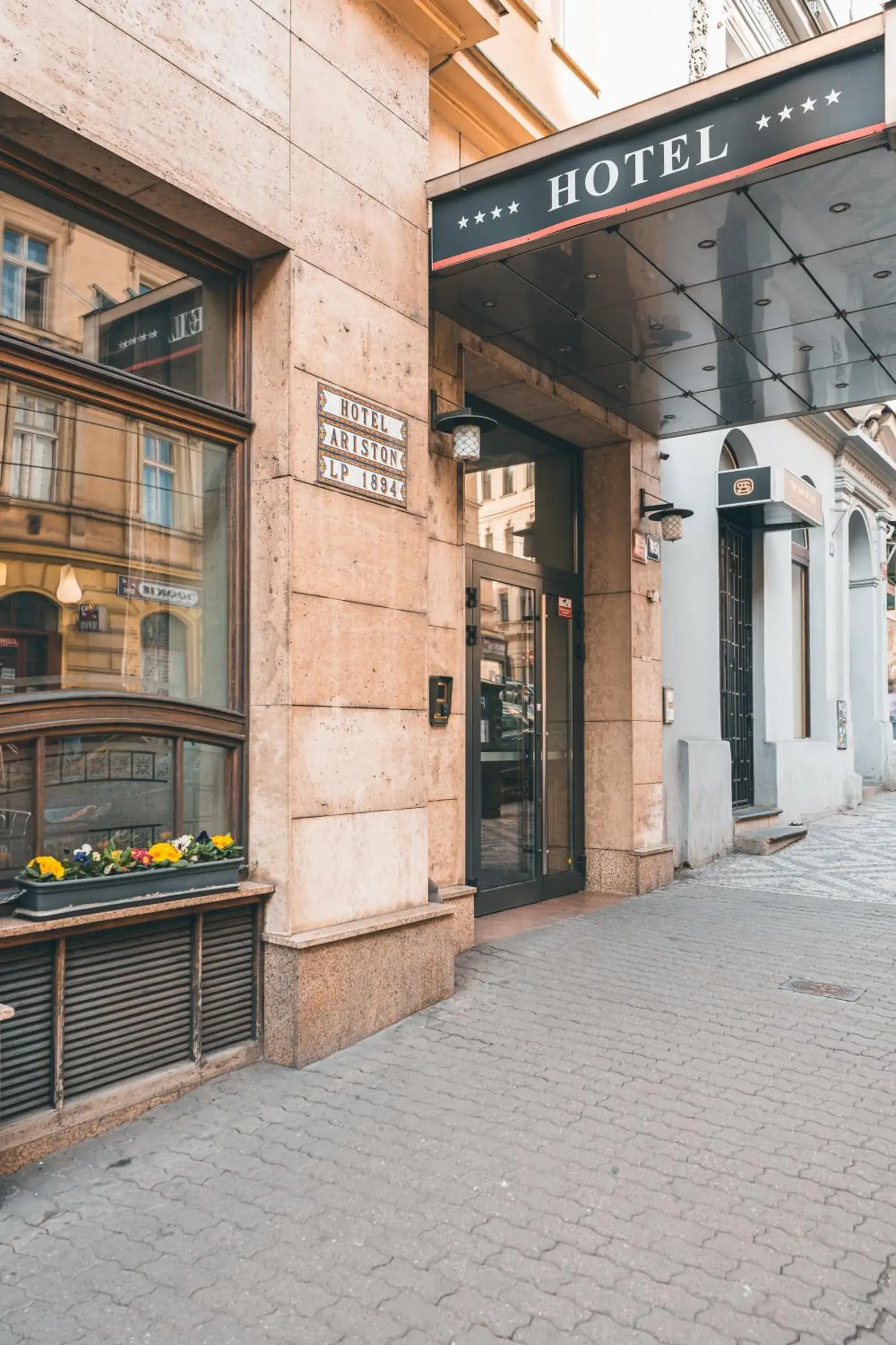 Facade/entrance in Hotel Ariston Prague Facade/entrance in Hotel Ariston Prague