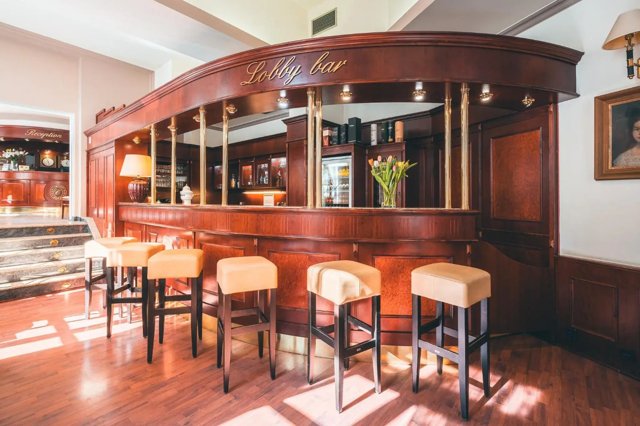 Lounge or bar in Carlton Lounge or bar in Carlton