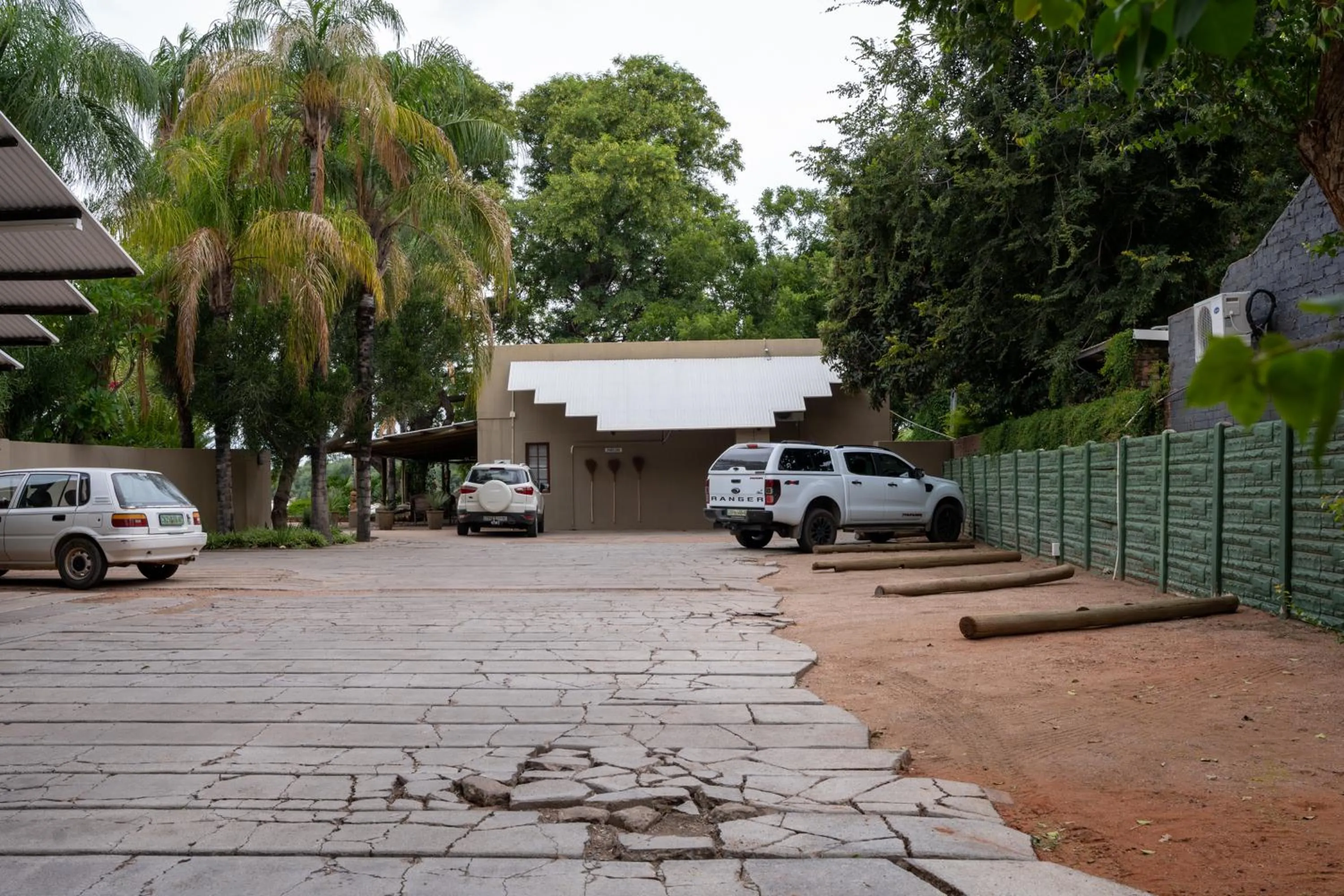 Parking in Riverbank Lodge