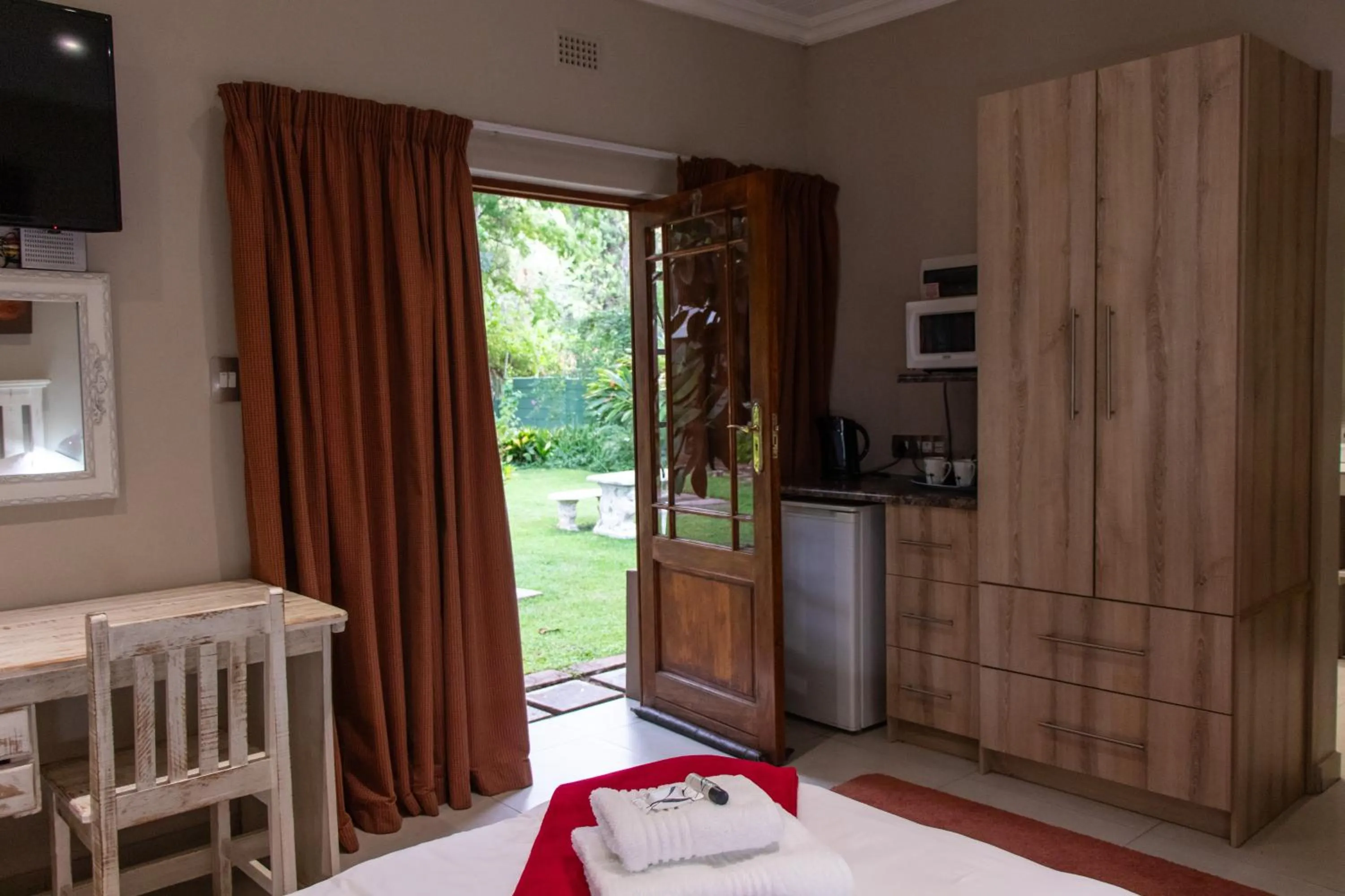 Photo of the whole room in Riverbank Lodge