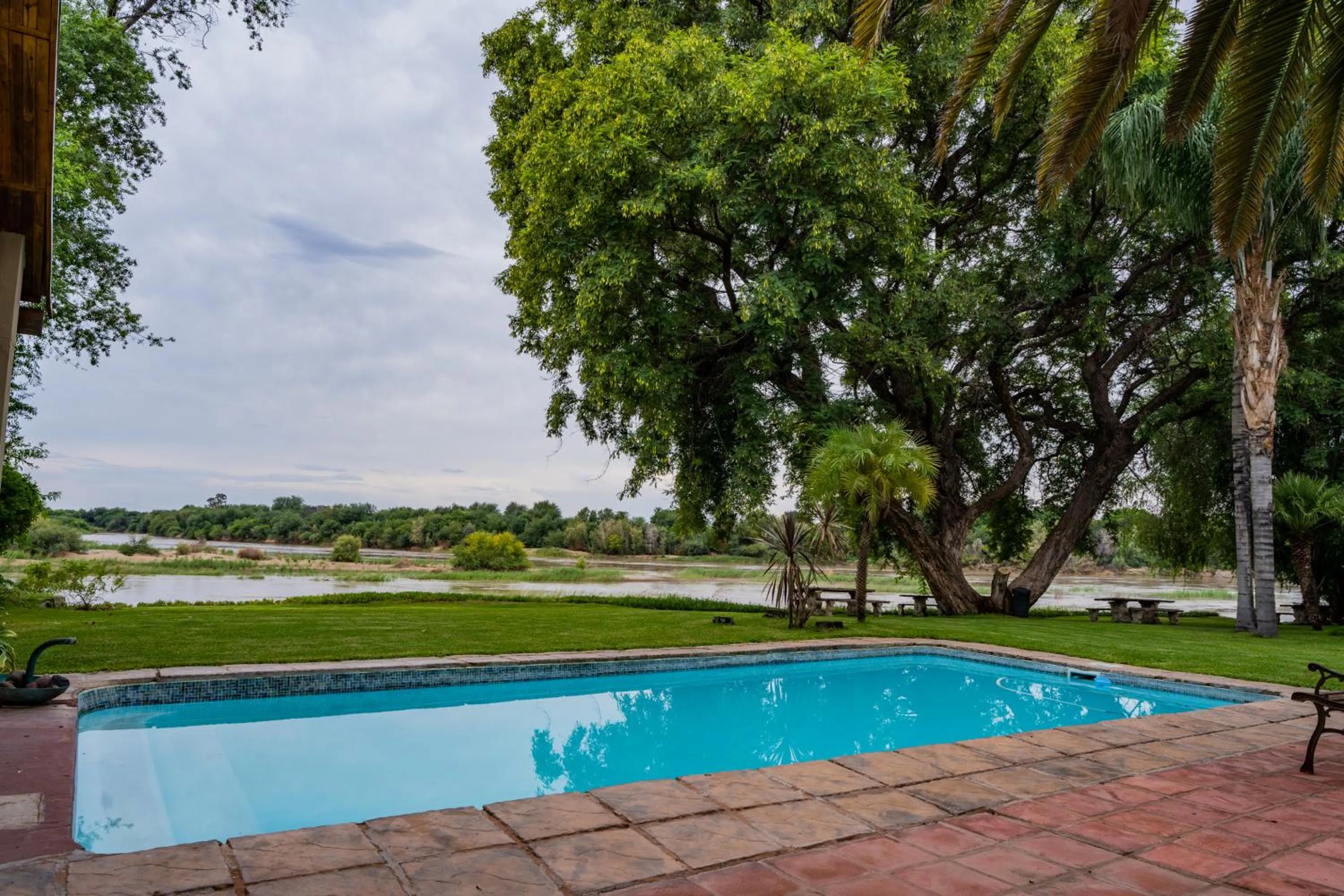 Swimming pool in Riverbank Lodge