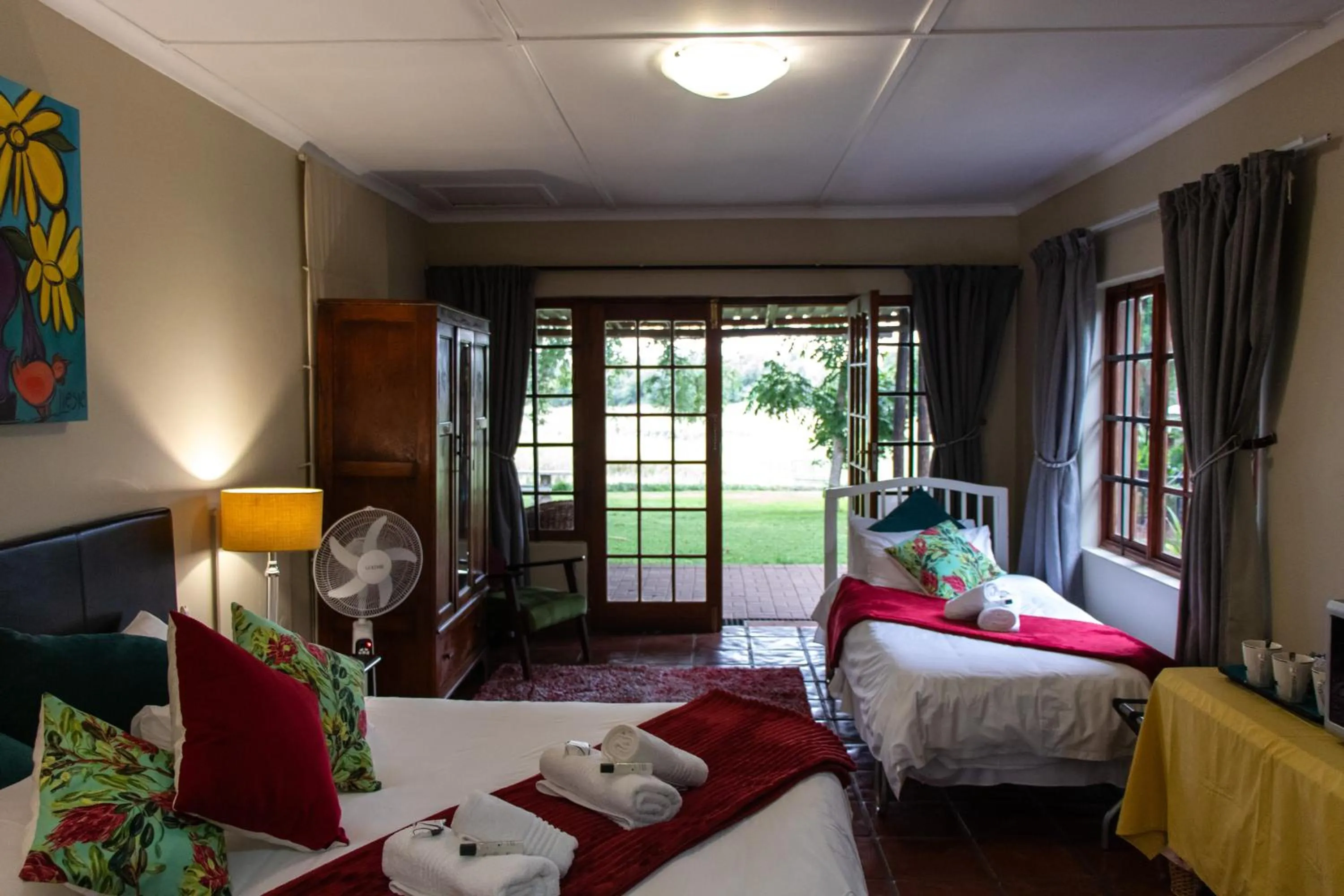 Photo of the whole room, Bed in Riverbank Lodge