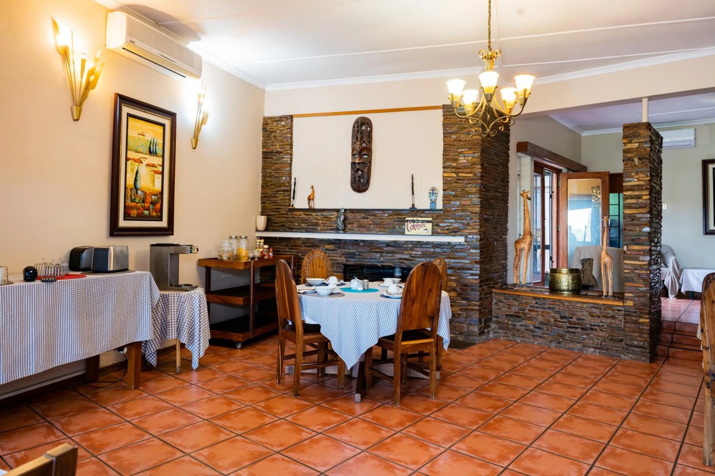 Breakfast in Riverbank Lodge