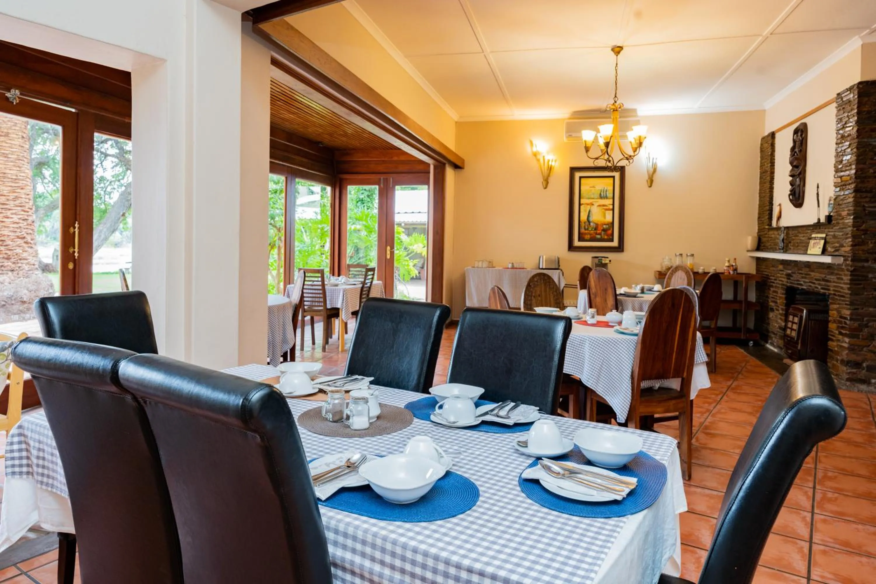 Breakfast in Riverbank Lodge