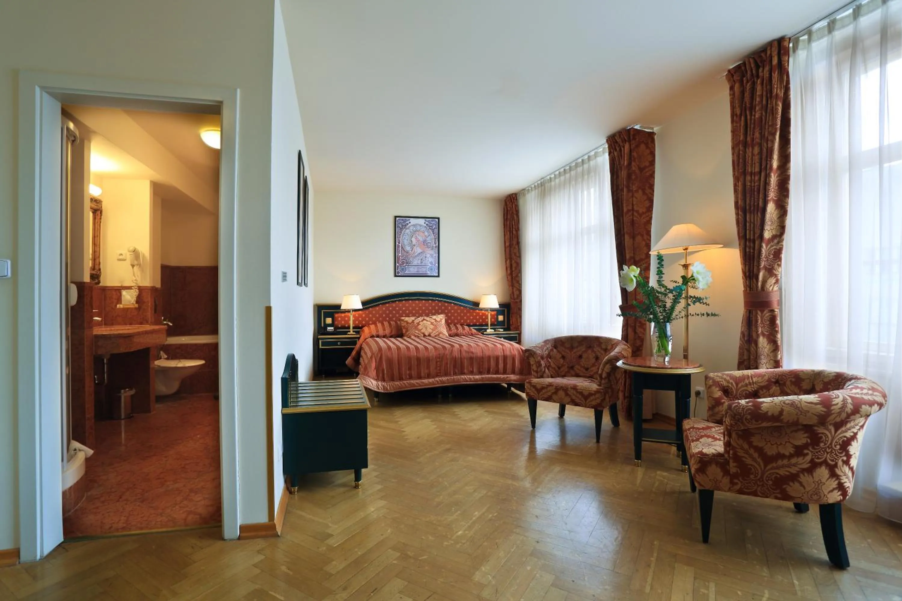 Photo of the whole room, Bed in Elysee Hotel