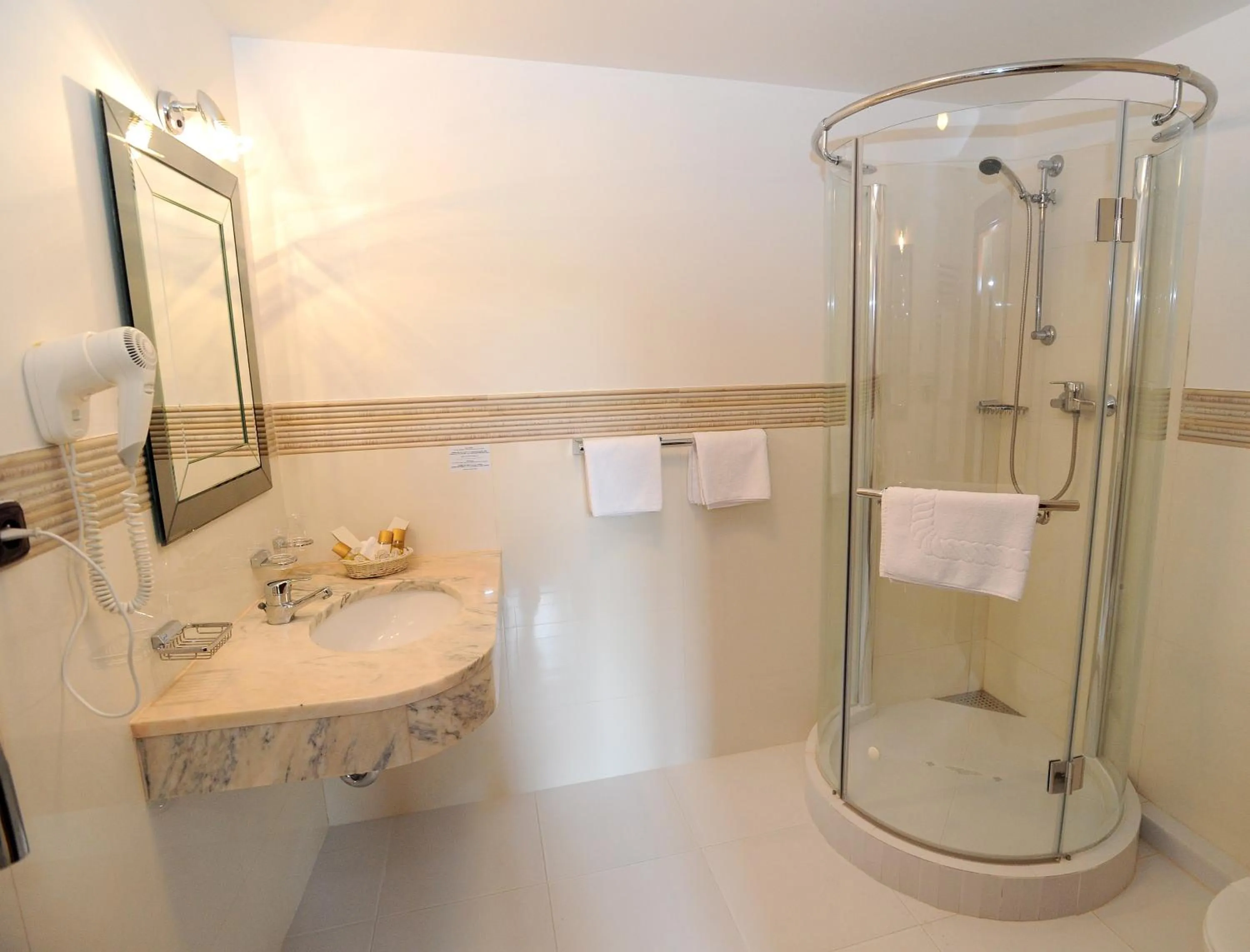 Bathroom in Elysee Hotel