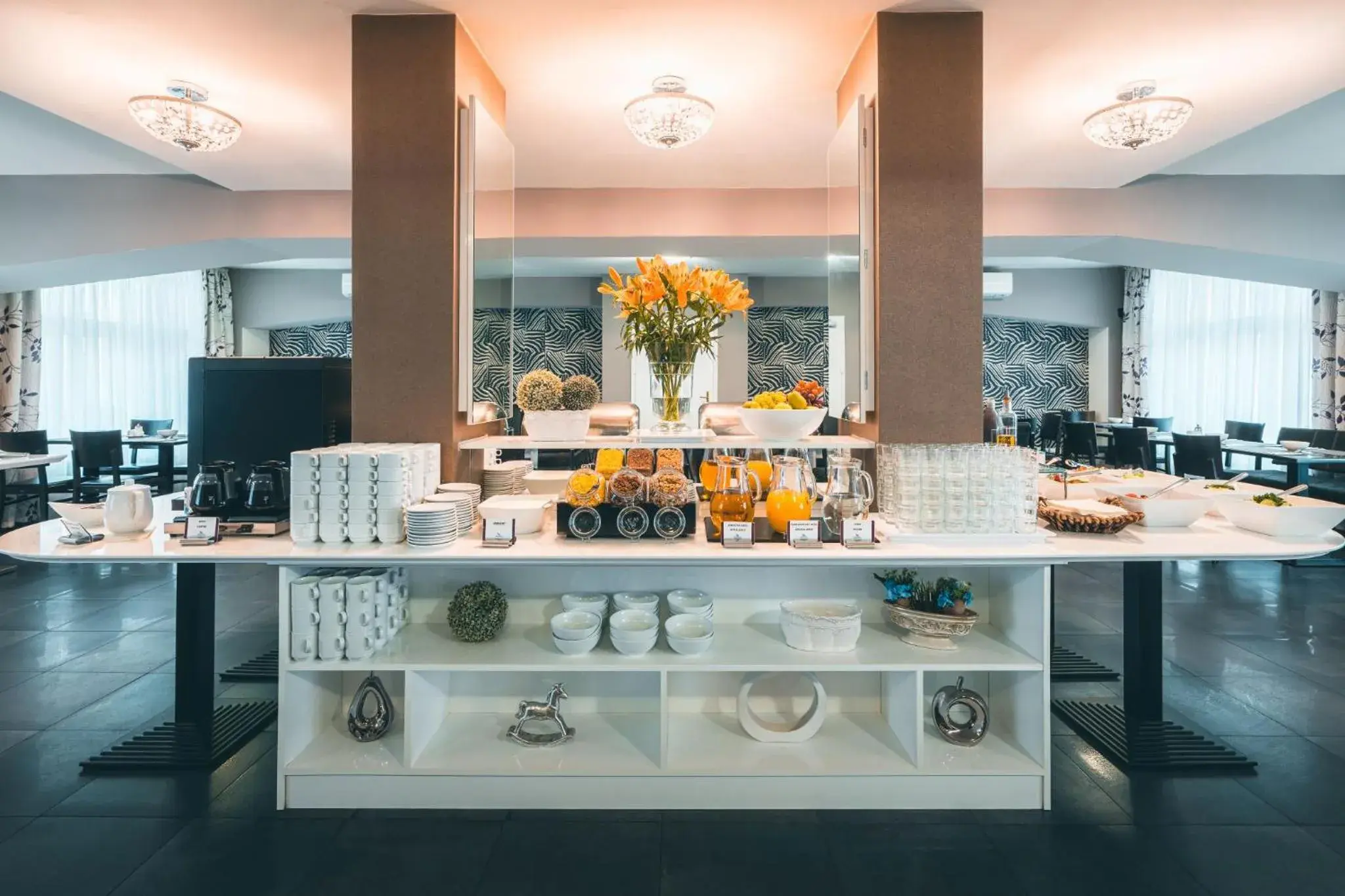 Restaurant/places to eat in Elysee Hotel Restaurant/places to eat in Elysee Hotel