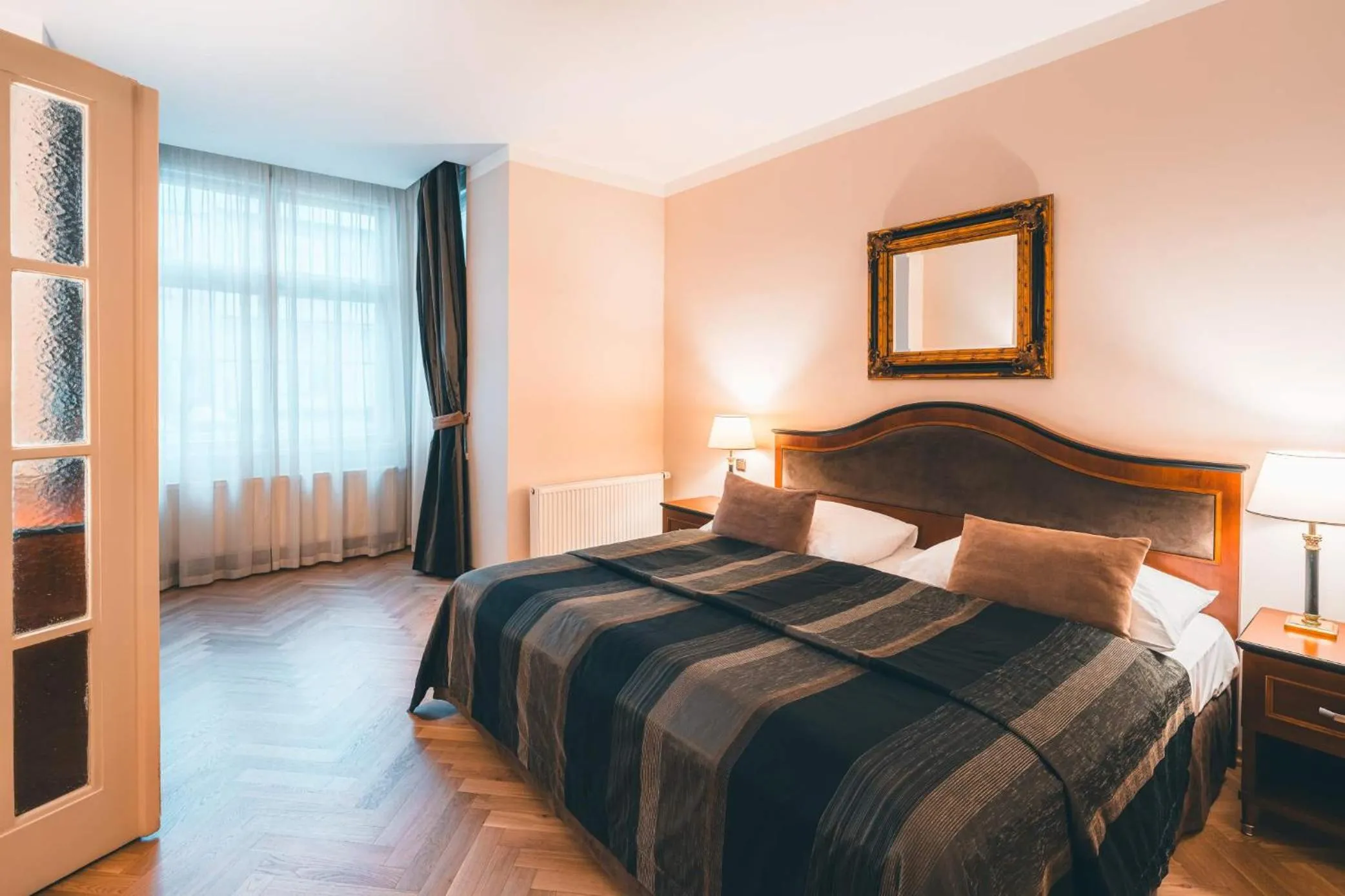 Bedroom, Bed in Elysee Hotel