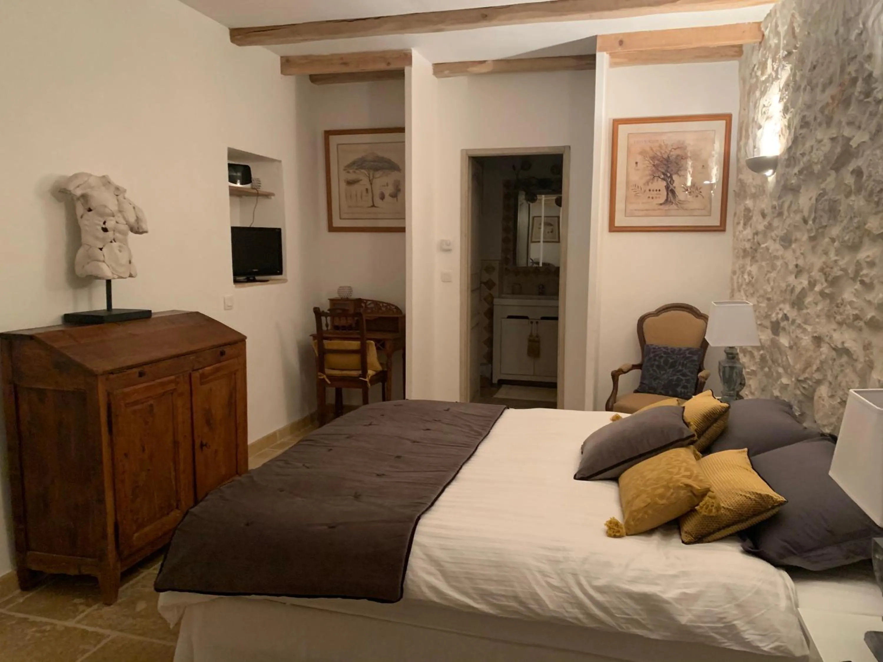 Bed in le mas des roses 1884