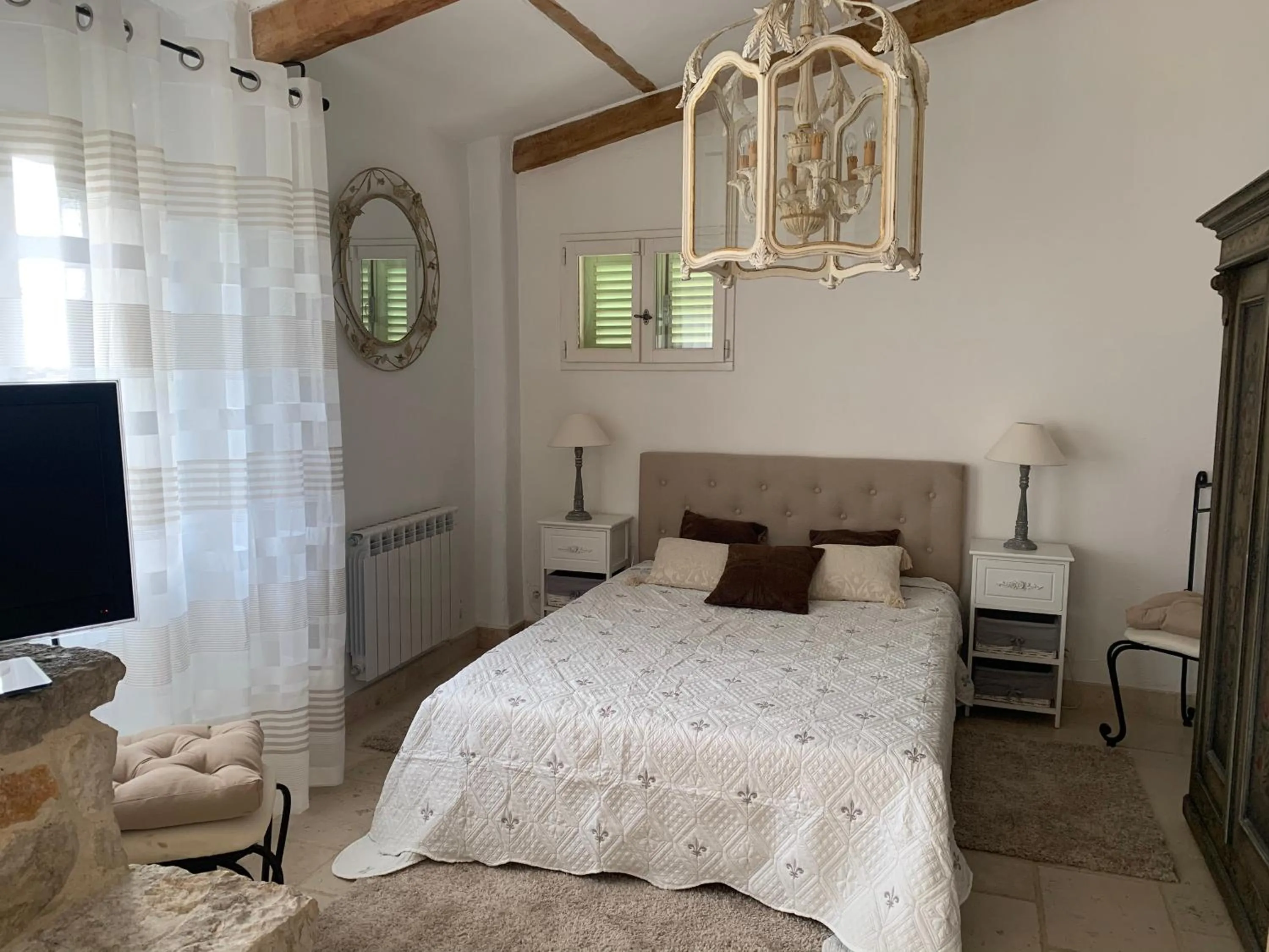 Bed in le mas des roses 1884