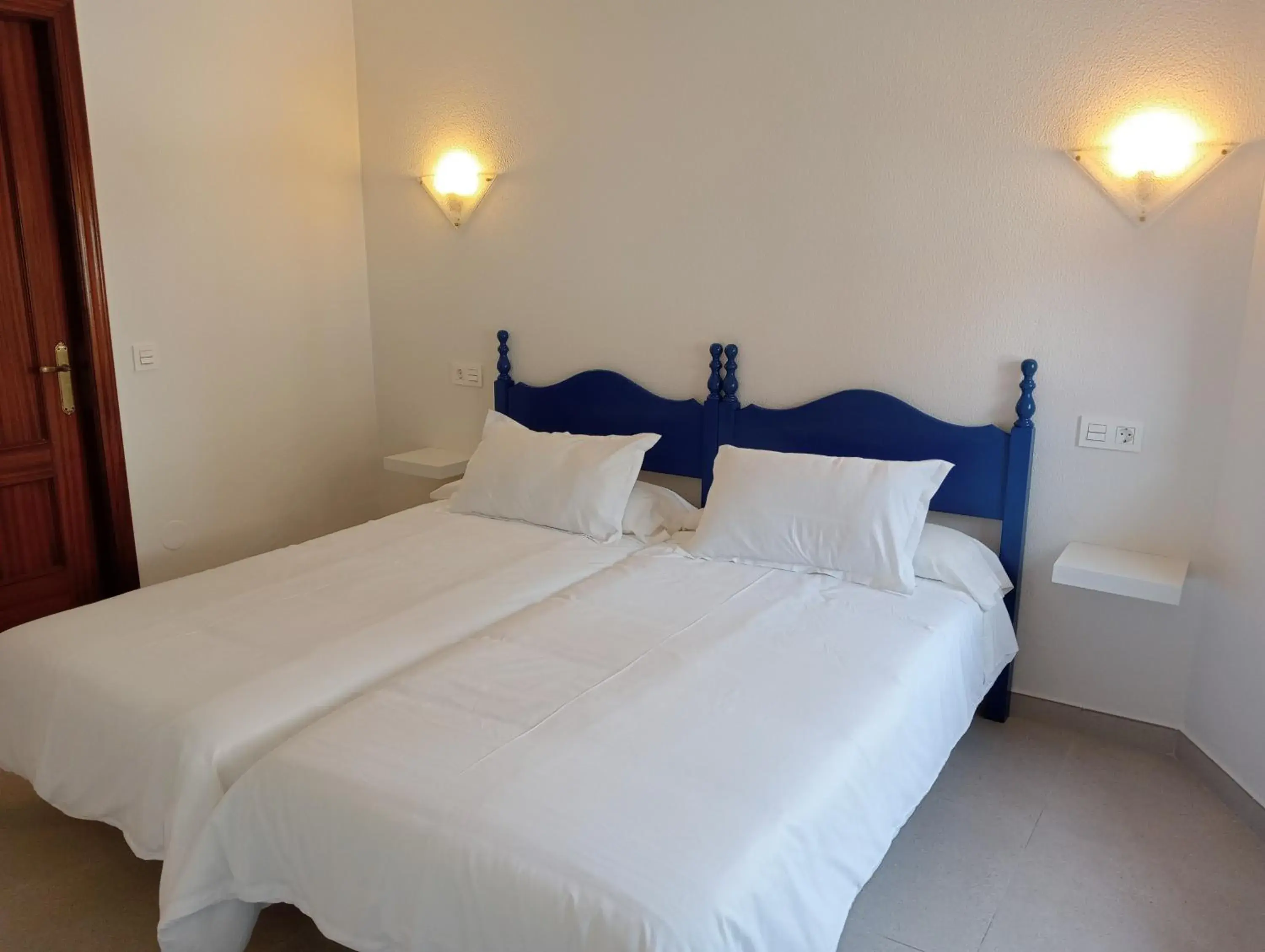 Twin Room with Extra Bed in El Chisco Twin Room with Extra Bed in El Chisco