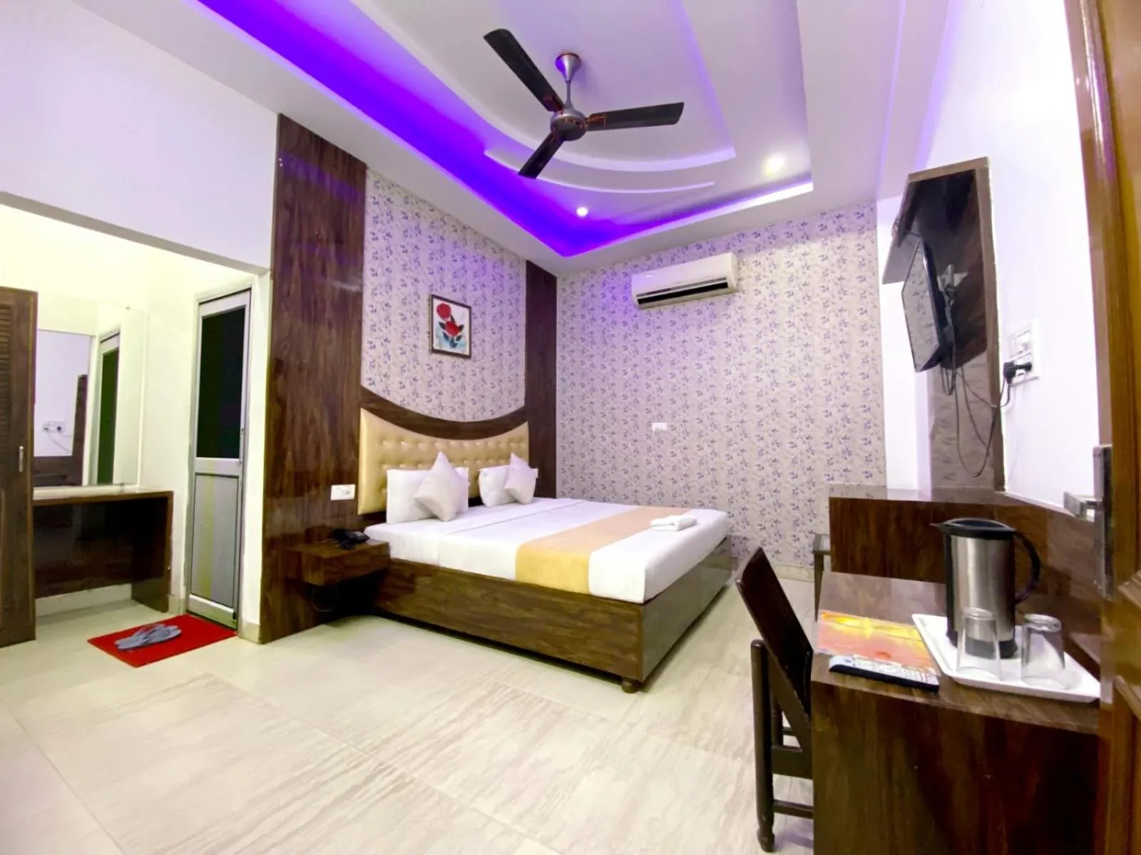 Bedroom, Bed in Rebirth Hotel