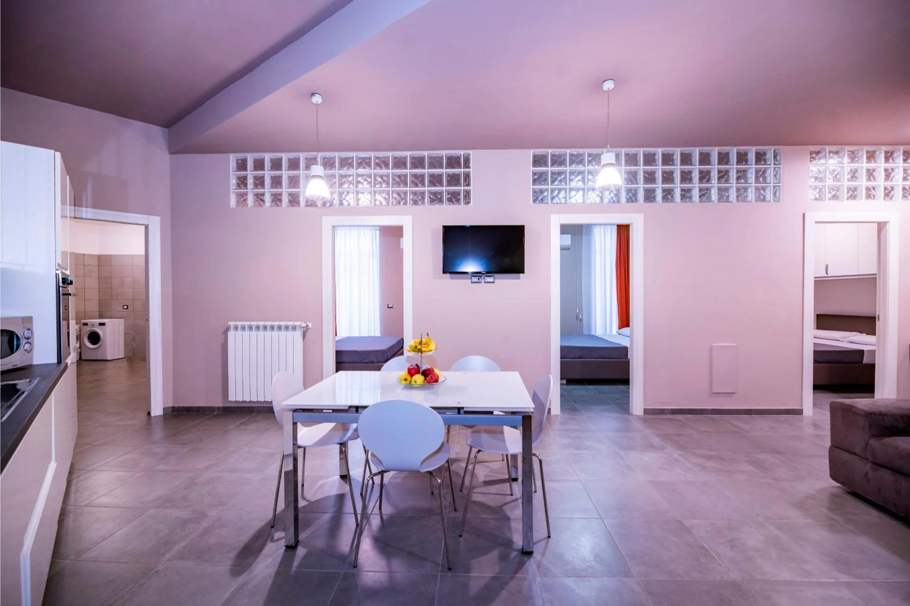 Dining area in Eracle Hotel