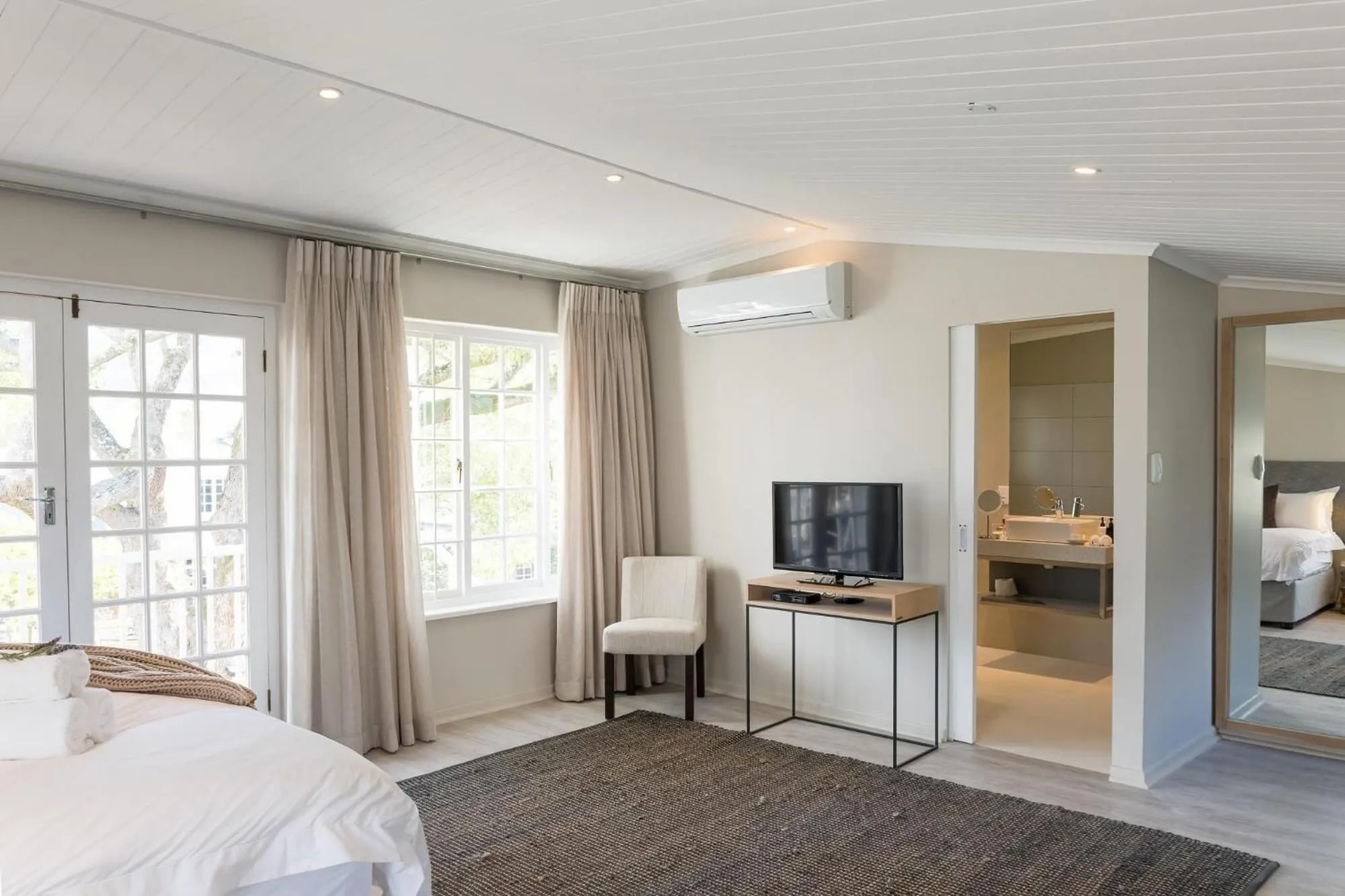 air conditioner, Bed in Macaron Boutique Guest House