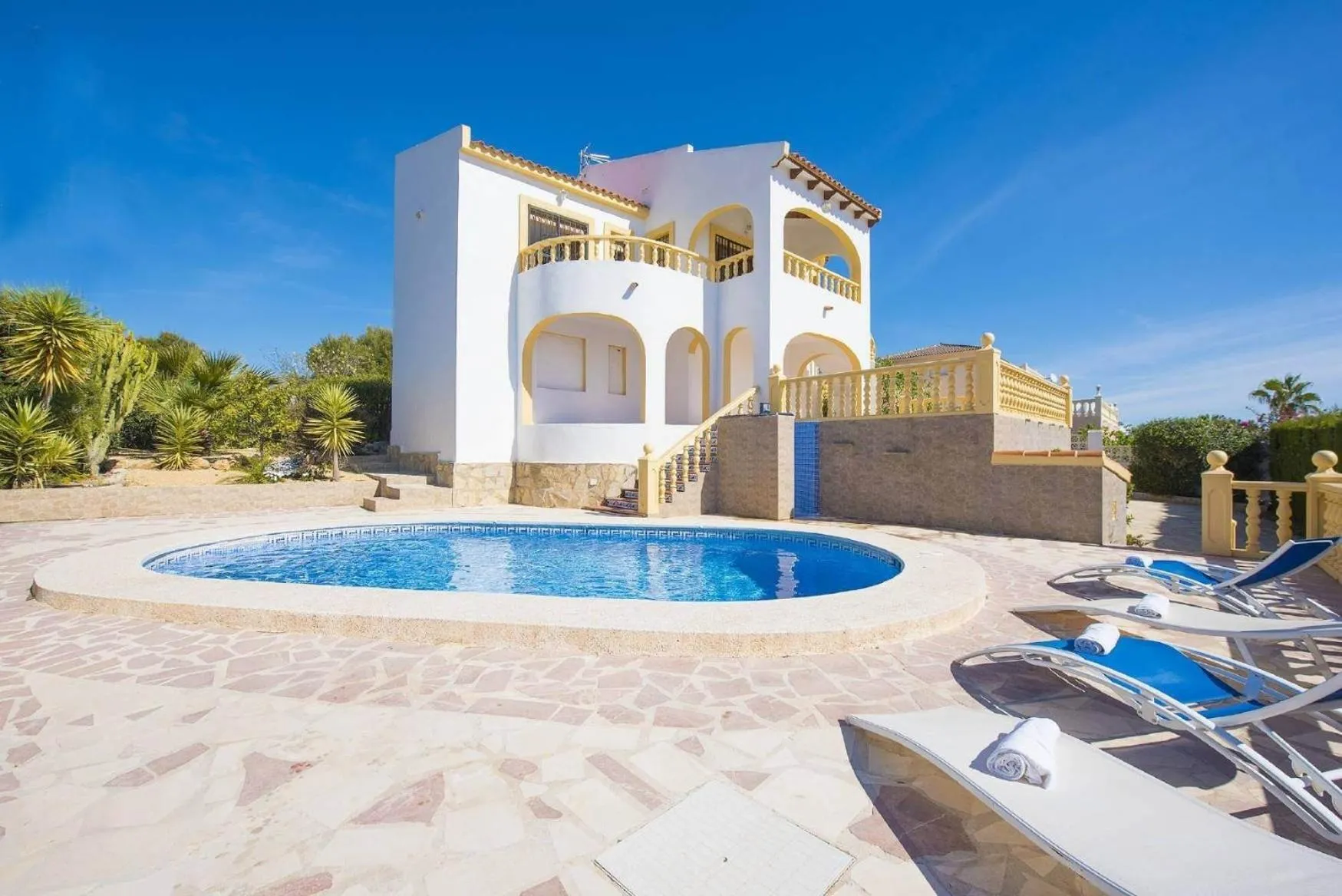 Swimming pool in Villa Cactus - PlusHolidays