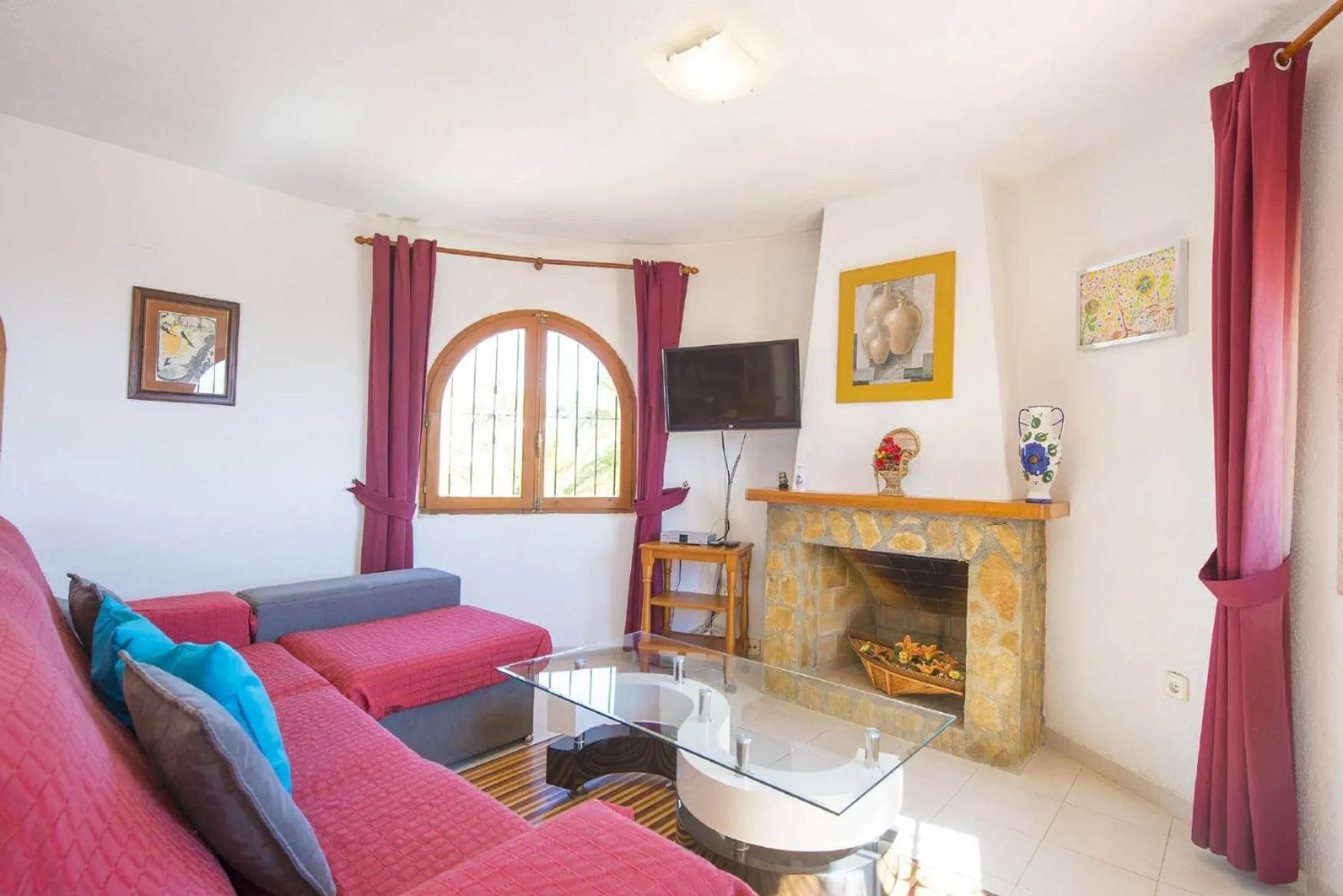 Communal lounge/ TV room in Villa Cactus - PlusHolidays