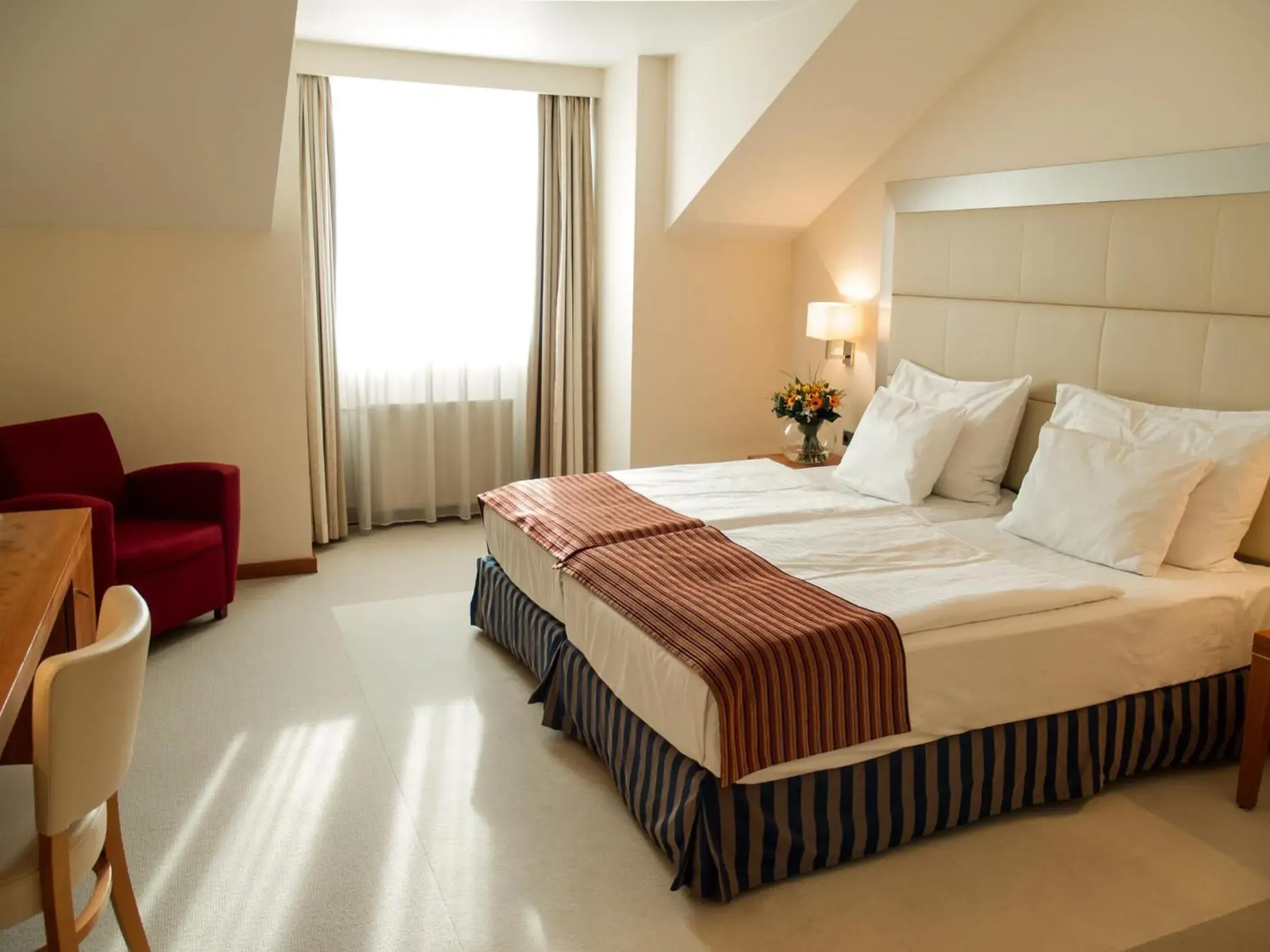 Bedroom, Bed in Design Merrion Hotel Bedroom, Bed in Design Merrion Hotel