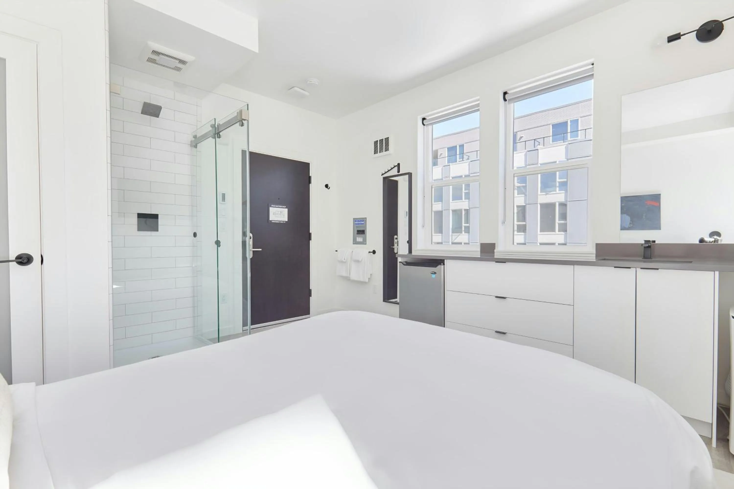 Bedroom, Bed in The Boylston Hotel Capitol Hill, Sonder by Marriott Bonvoy