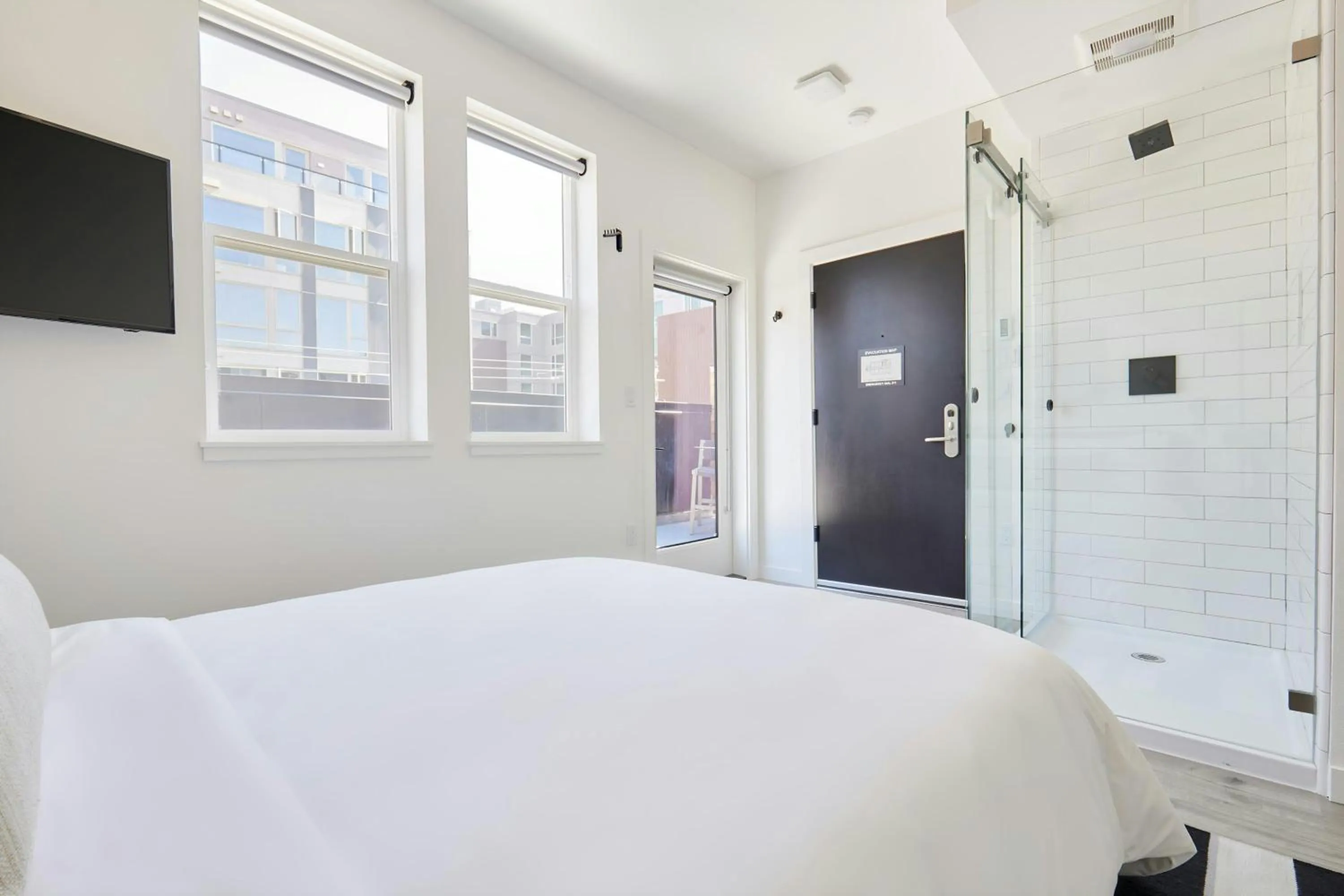 Bedroom, Bed in The Boylston Hotel Capitol Hill, Sonder by Marriott Bonvoy