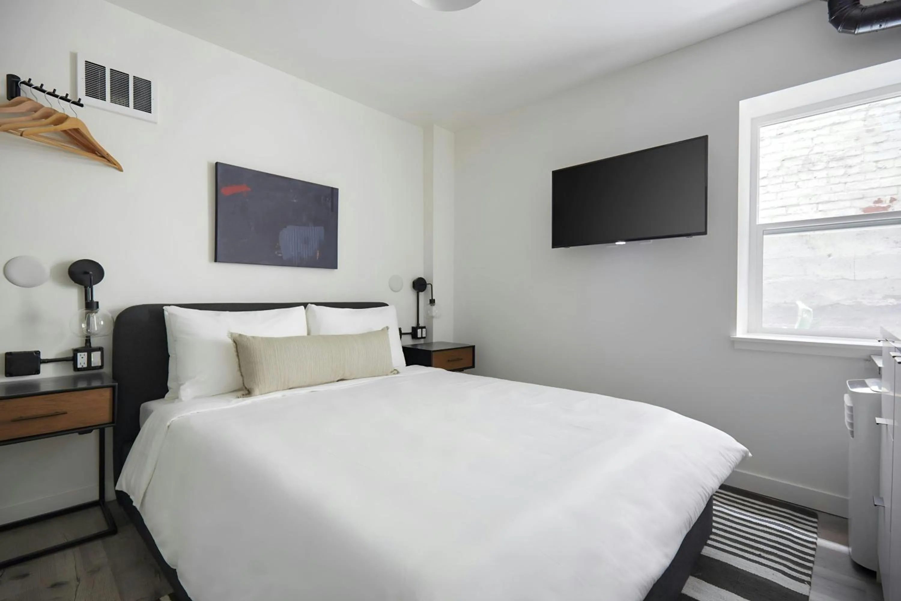 Bedroom, Bed in The Boylston Hotel Capitol Hill, Sonder by Marriott Bonvoy