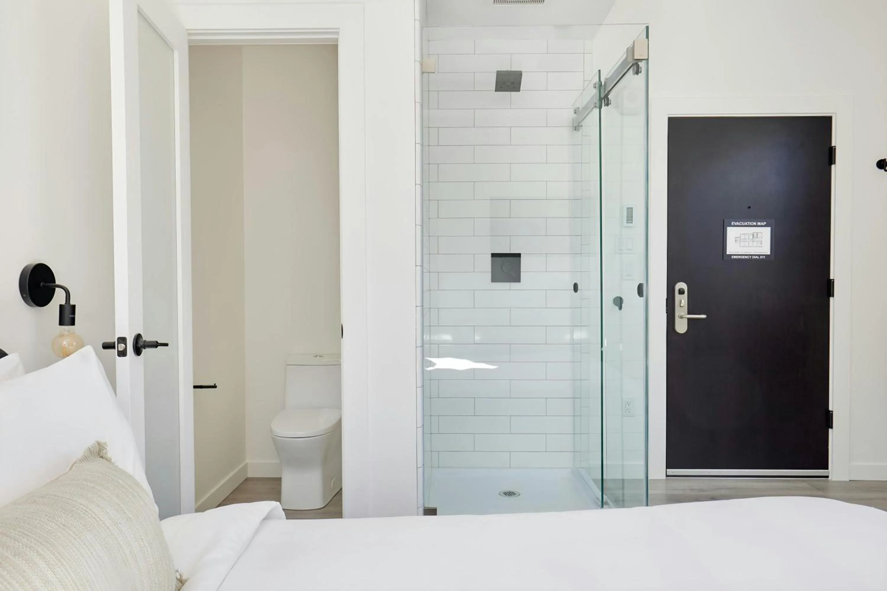 Bedroom, Bed in The Boylston Hotel Capitol Hill, Sonder by Marriott Bonvoy