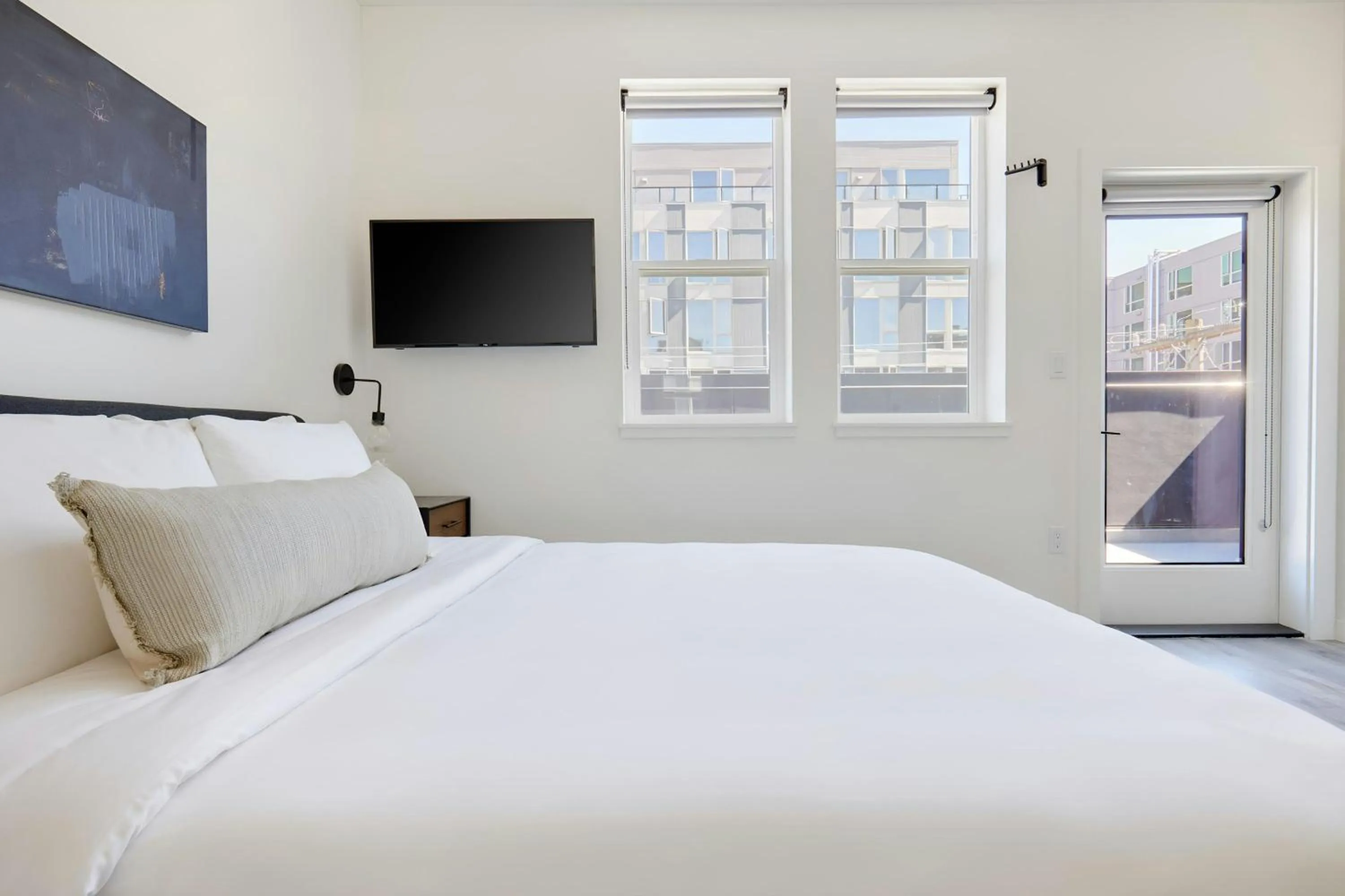 Bedroom, Bed in The Boylston Hotel Capitol Hill, Sonder by Marriott Bonvoy