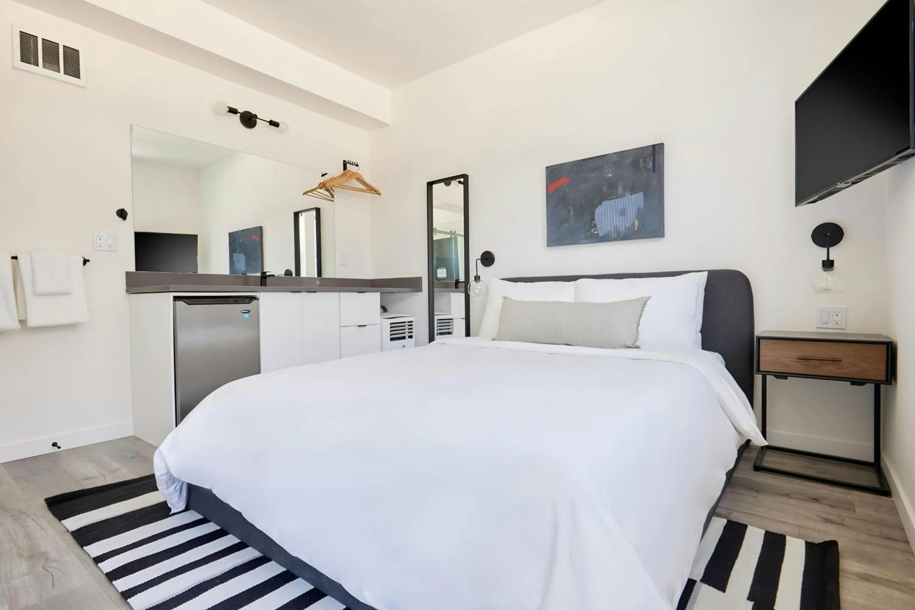 Bedroom, Bed in The Boylston Hotel Capitol Hill, Sonder by Marriott Bonvoy