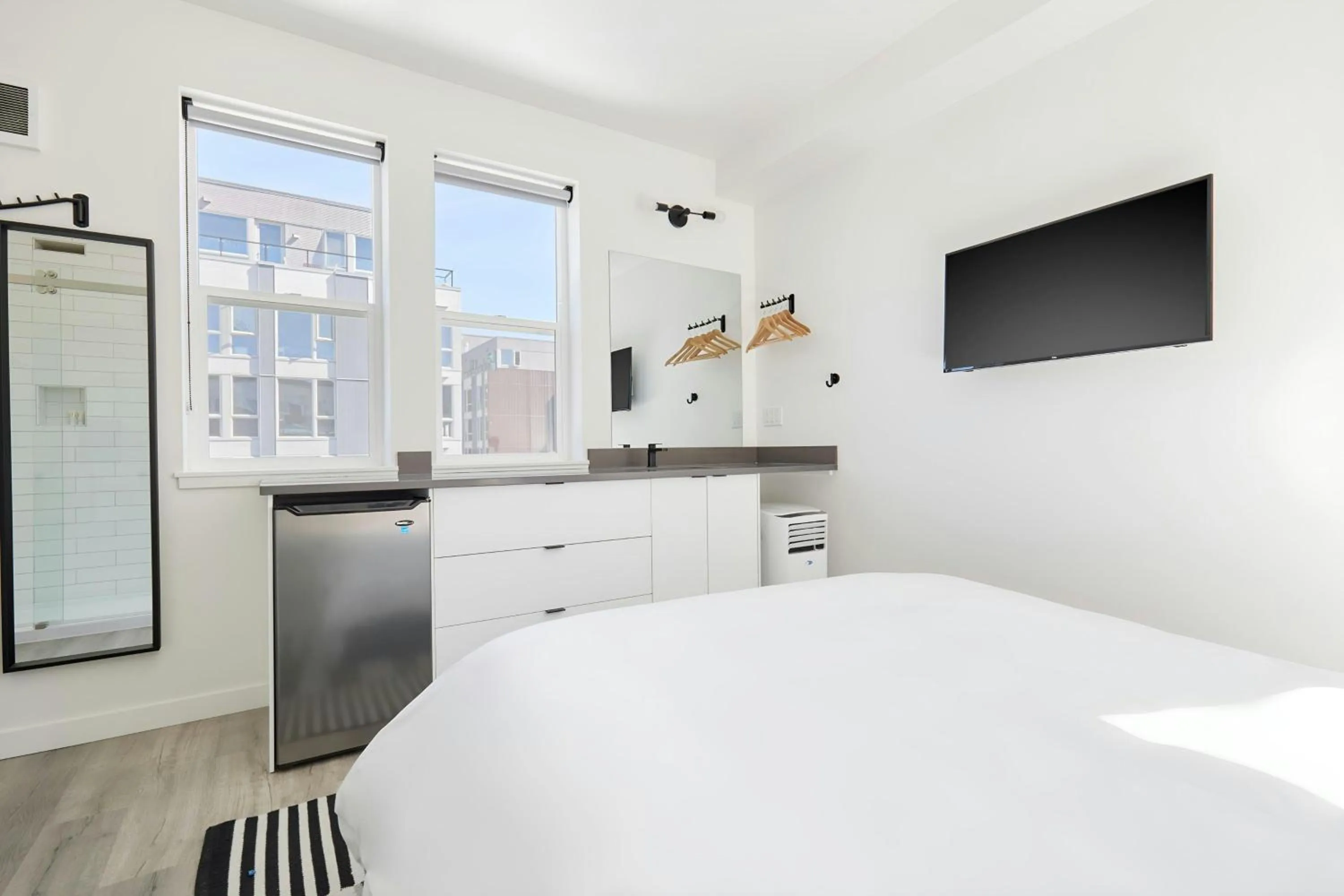 Bedroom, Bed in The Boylston Hotel Capitol Hill, Sonder by Marriott Bonvoy