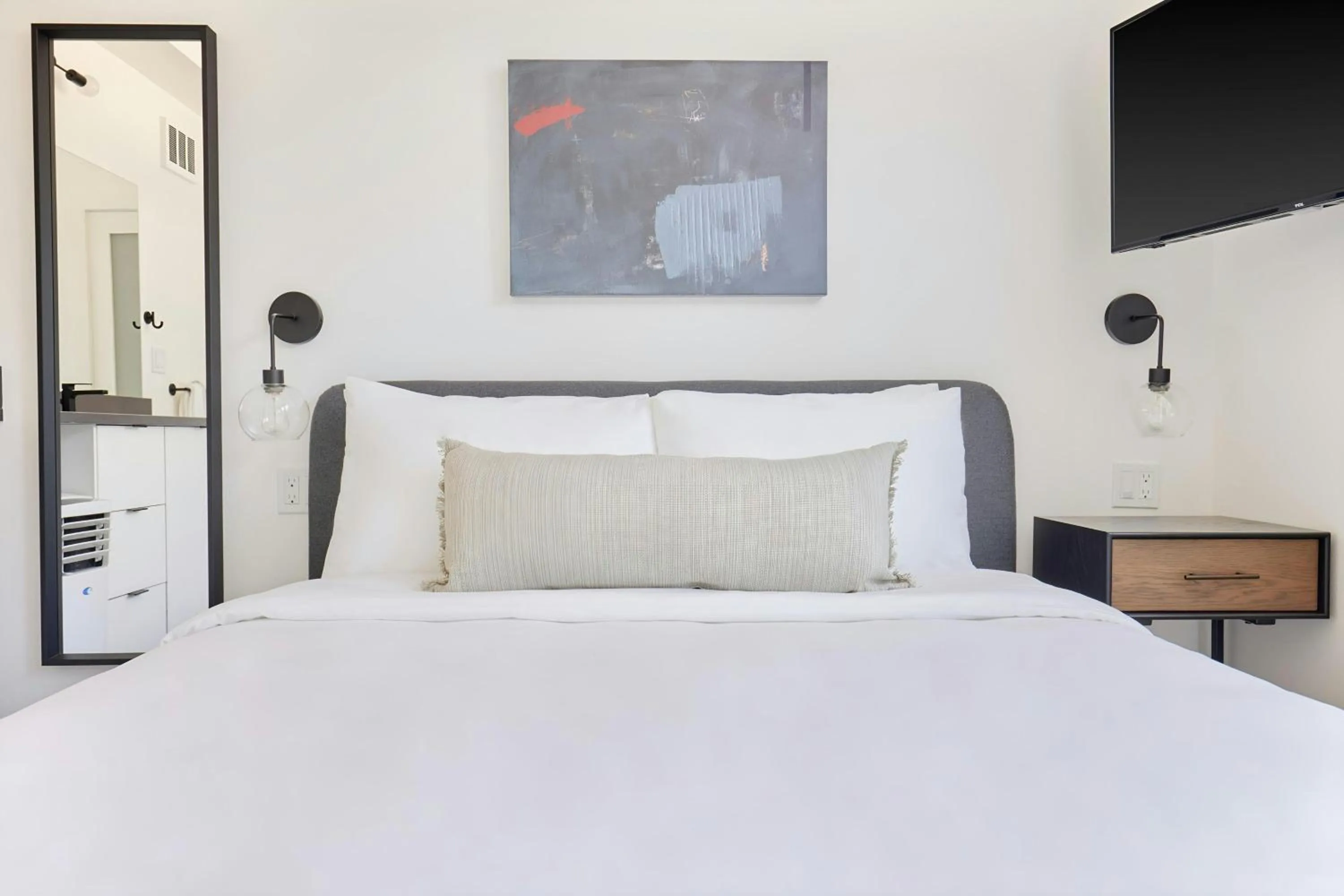 Bedroom, Bed in The Boylston Hotel Capitol Hill, Sonder by Marriott Bonvoy