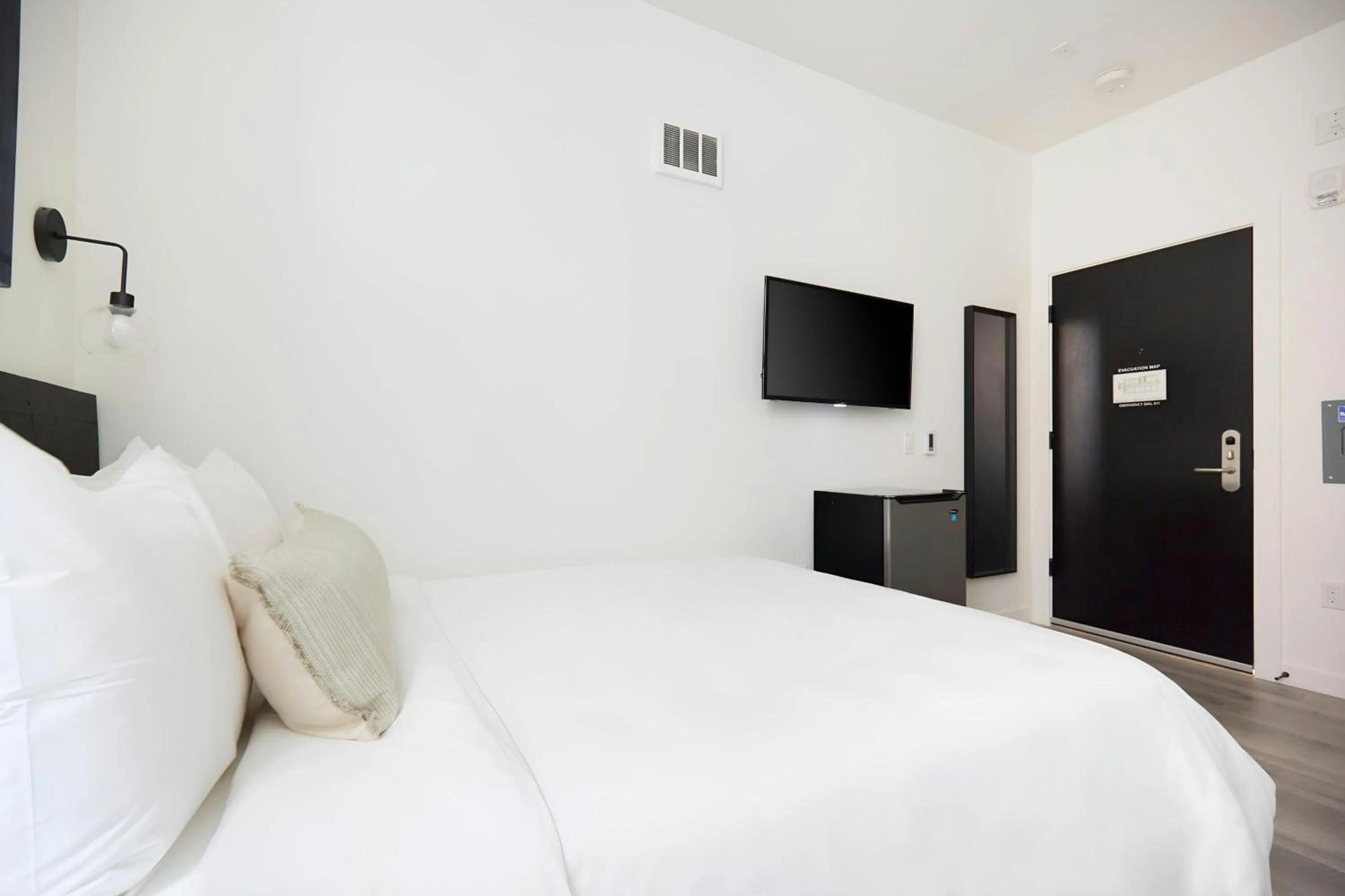 Bedroom, Bed in The Boylston Hotel Capitol Hill, Sonder by Marriott Bonvoy