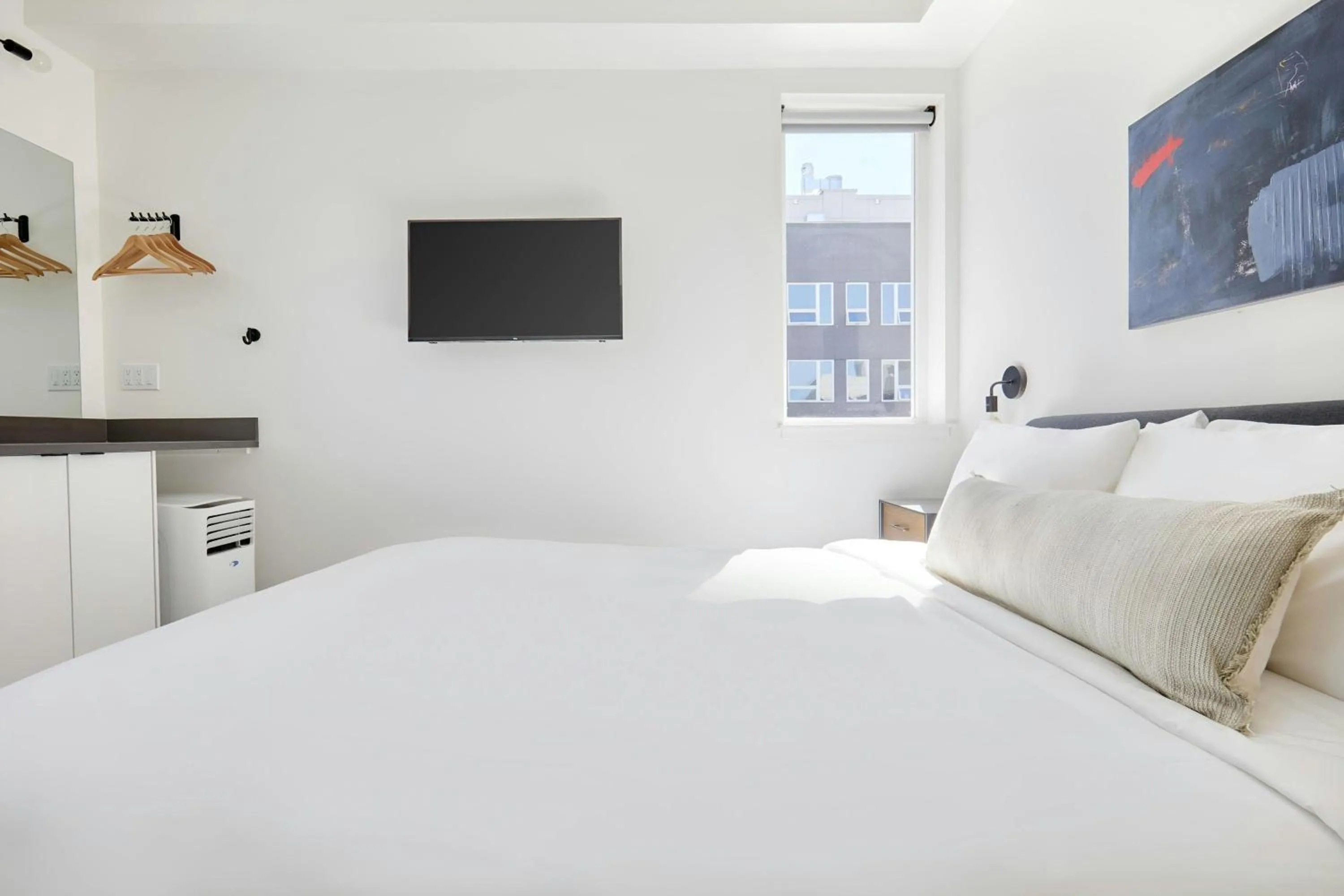 Bedroom, Bed in The Boylston Hotel Capitol Hill, Sonder by Marriott Bonvoy