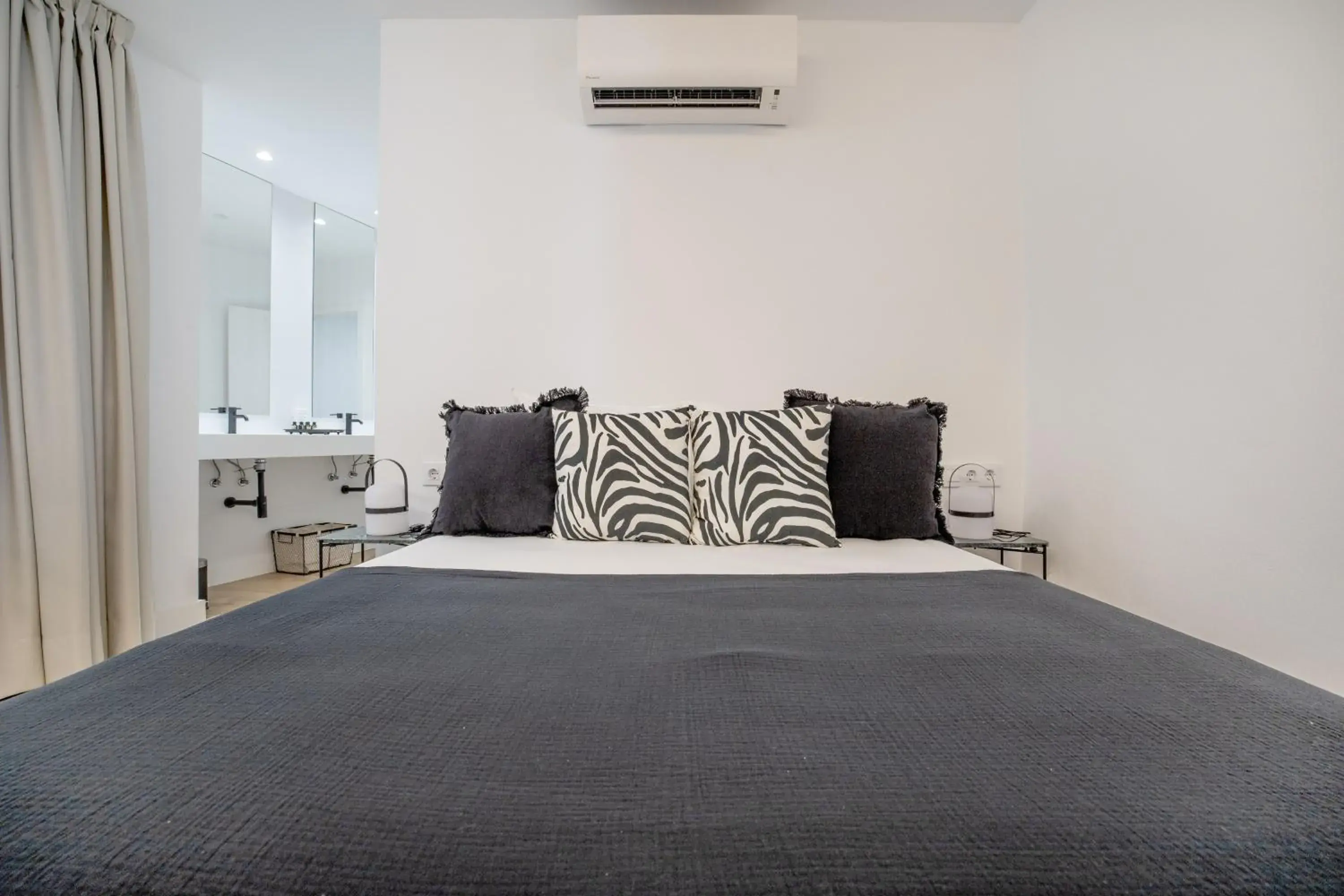 Deluxe Apartment in Victoria Suites Apartments Deluxe Apartment in Victoria Suites Apartments