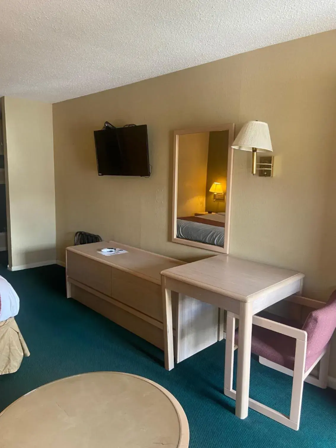 Bed in Americas Best Value Inn (Meridian) Bed in Americas Best Value Inn (Meridian)