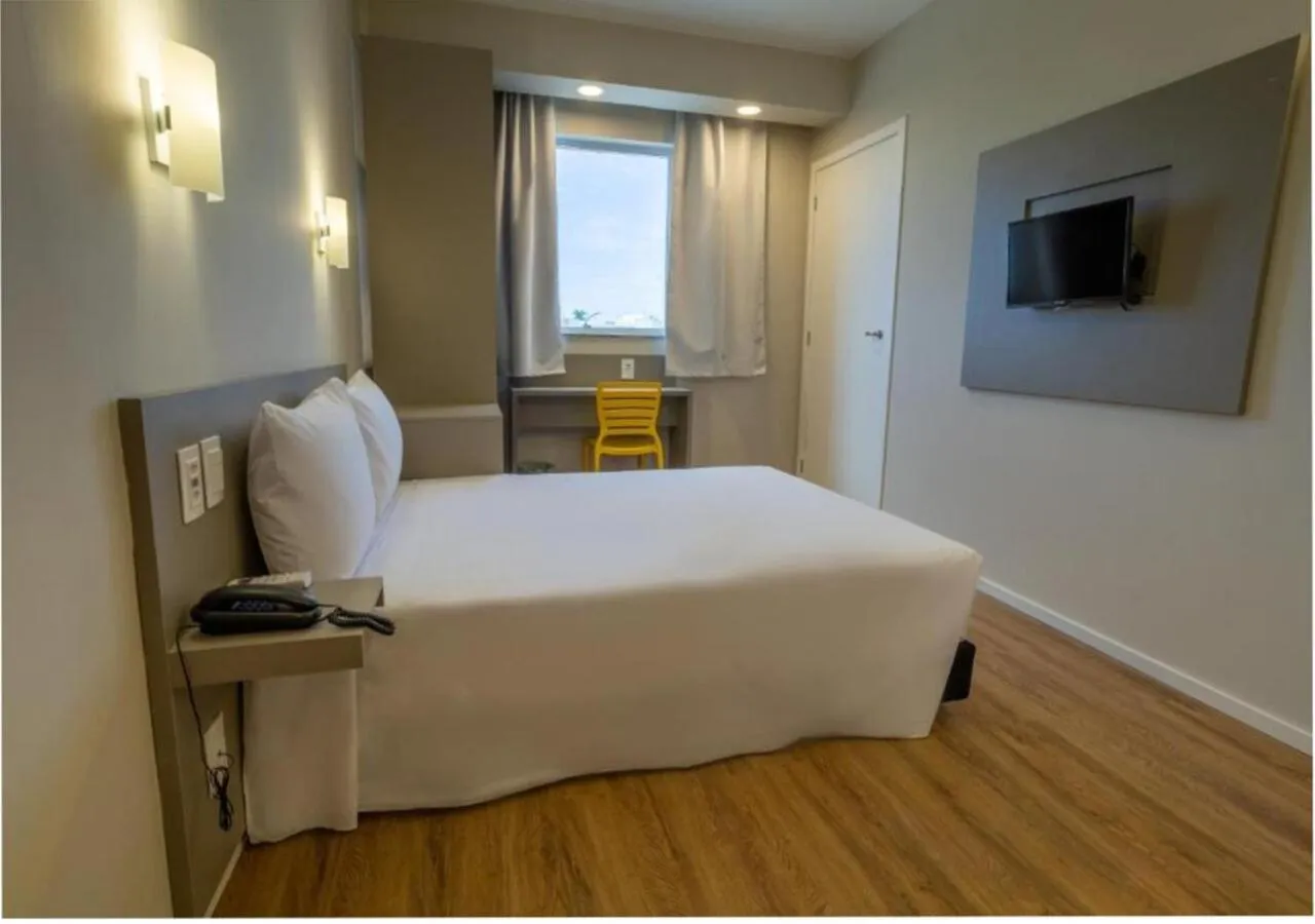 Photo of the whole room, Bed in Transamerica FIT Primavera do Leste