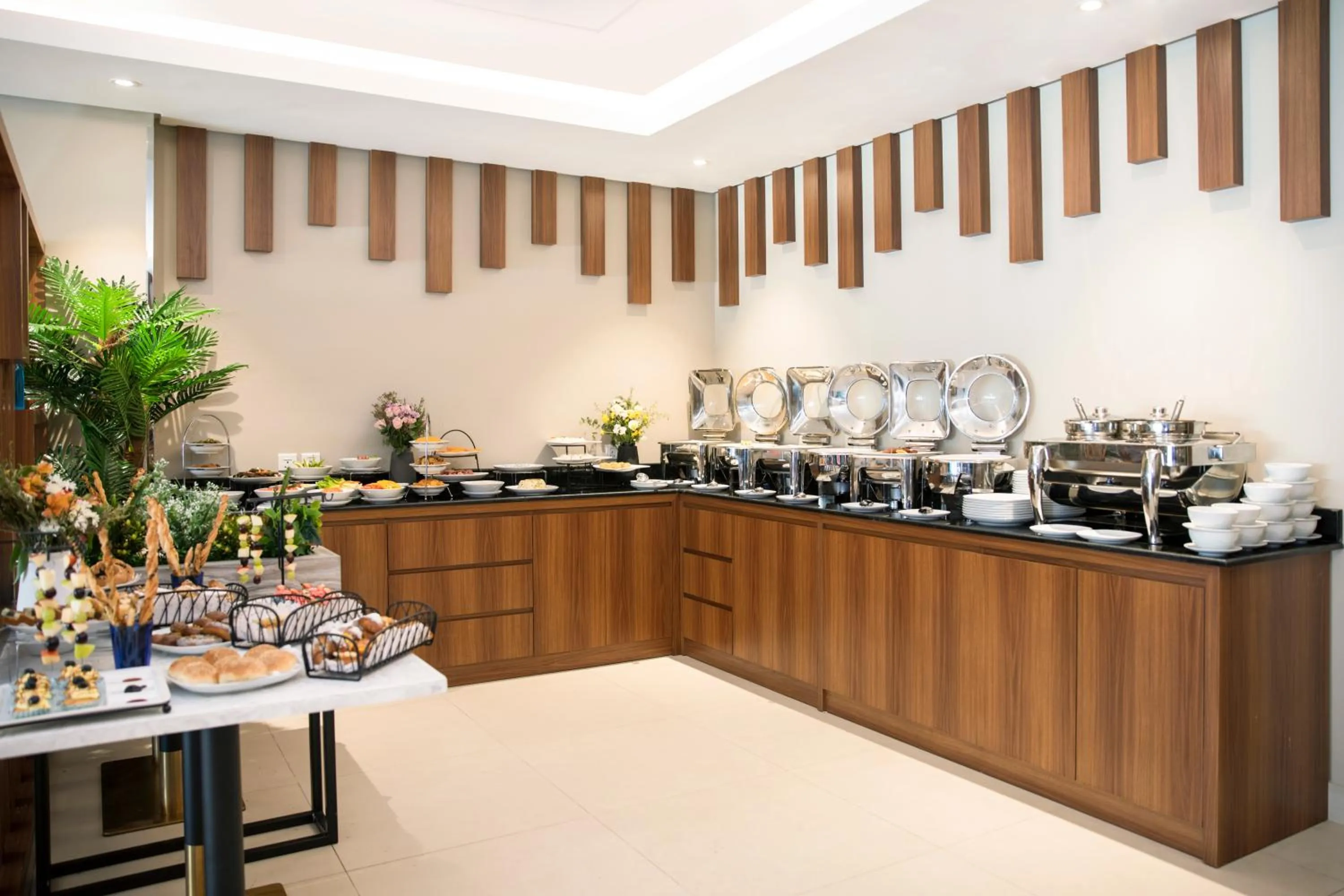 Restaurant/places to eat in Swiss Blue Hotel - Hera