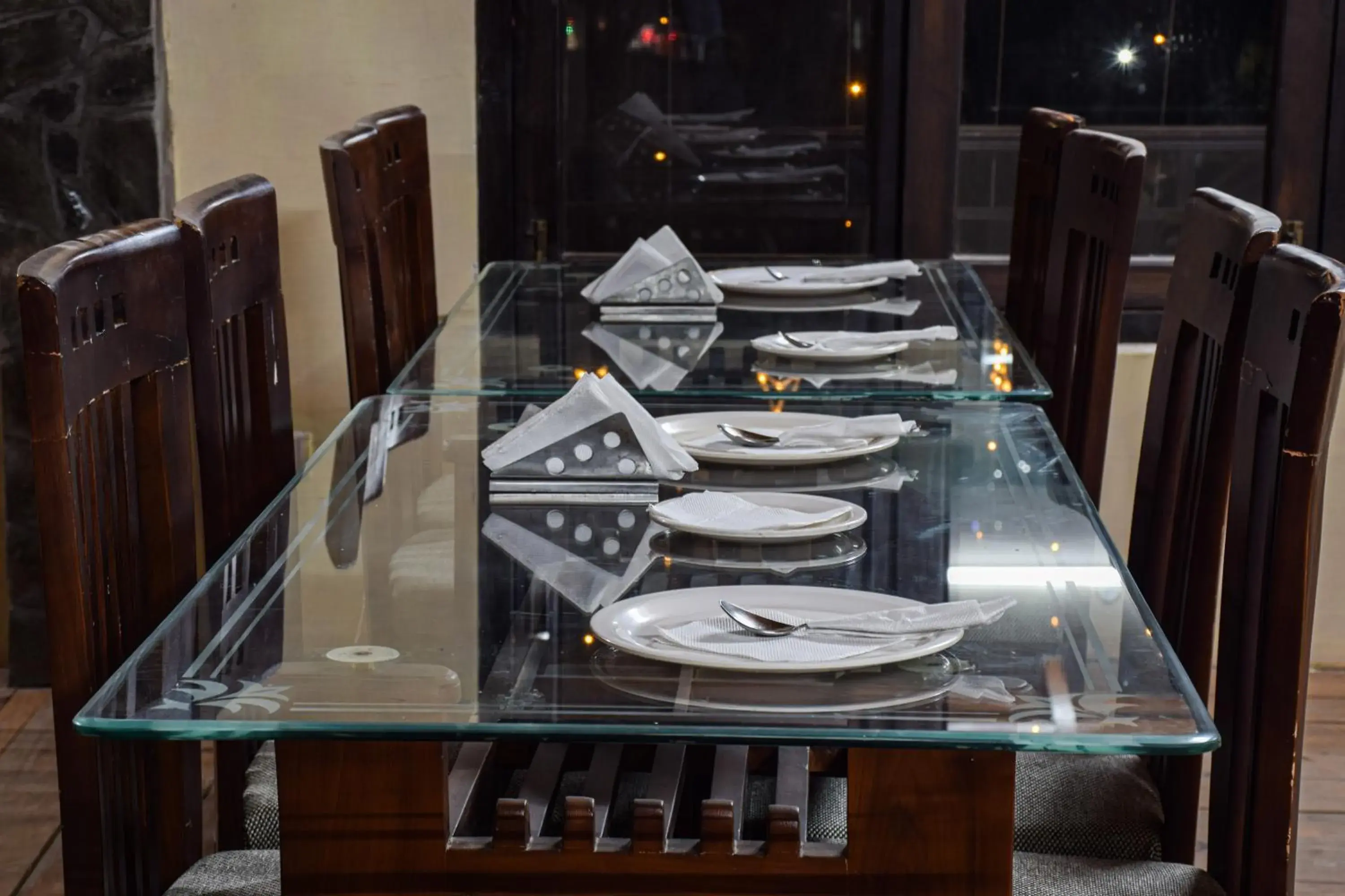 Restaurant/places to eat in The Canadian Woods Resort Restaurant/places to eat in The Canadian Woods Resort