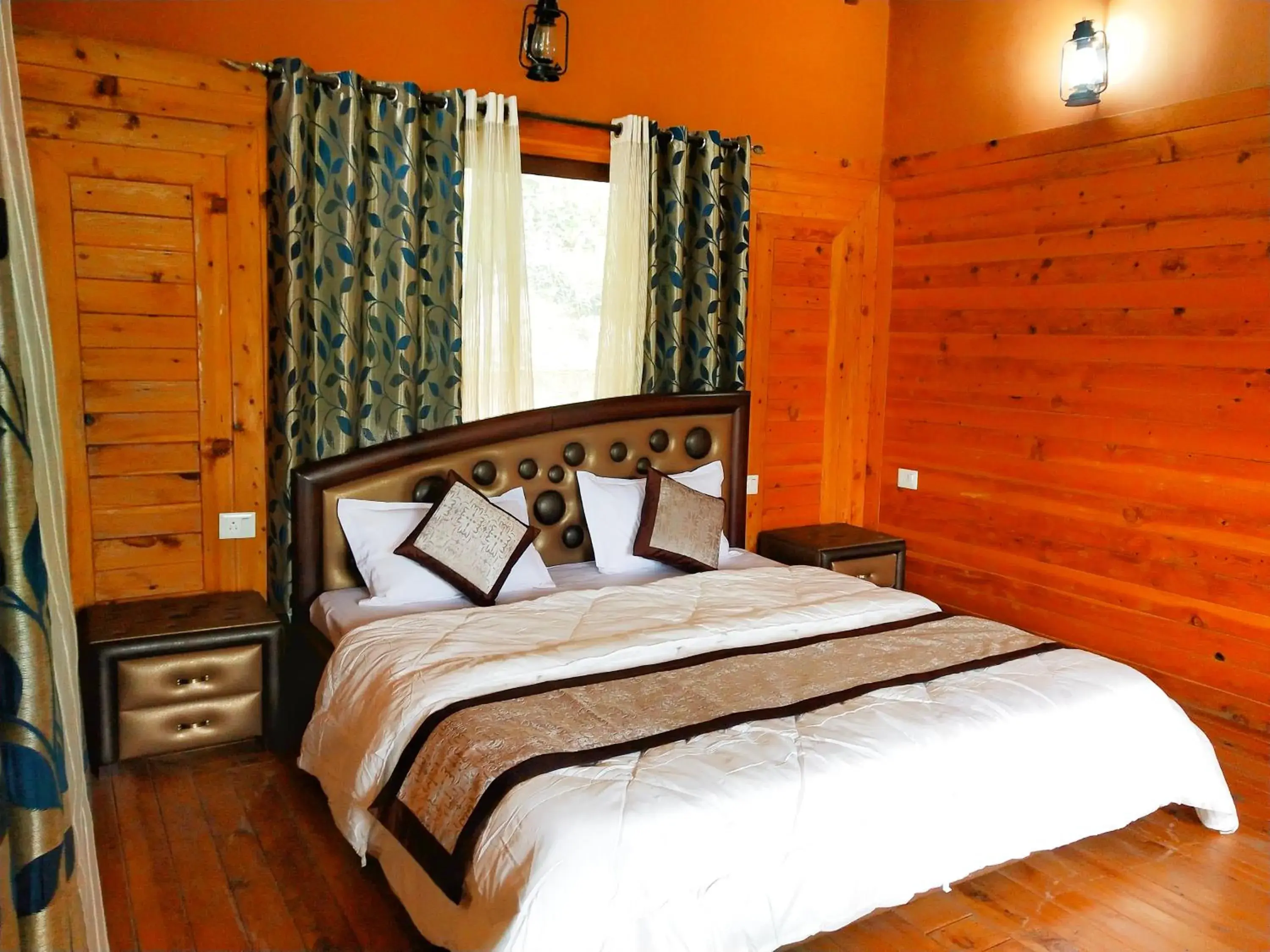 Bed in The Canadian Woods Resort Bed in The Canadian Woods Resort