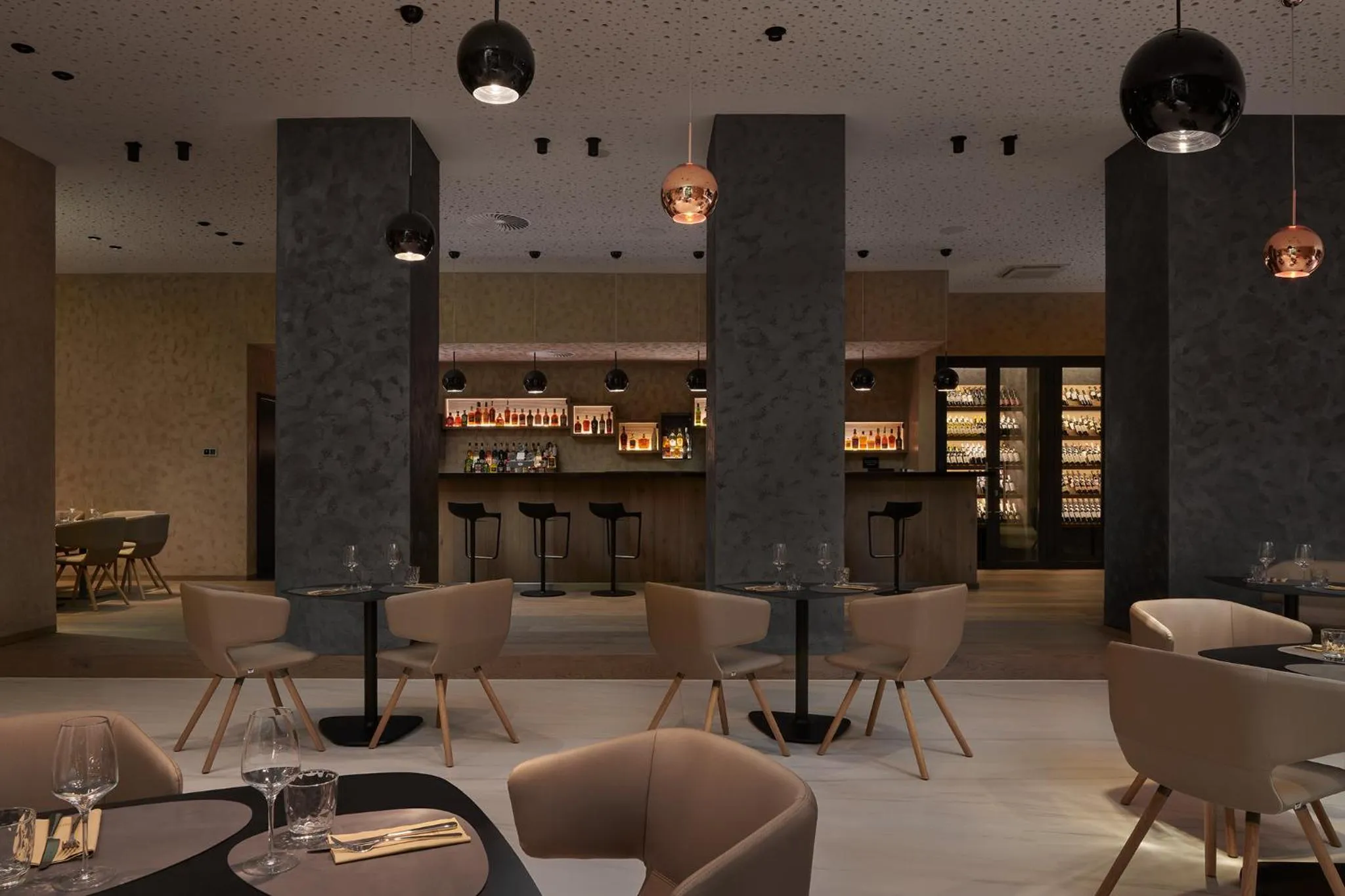 Restaurant/places to eat in Hotel Passage