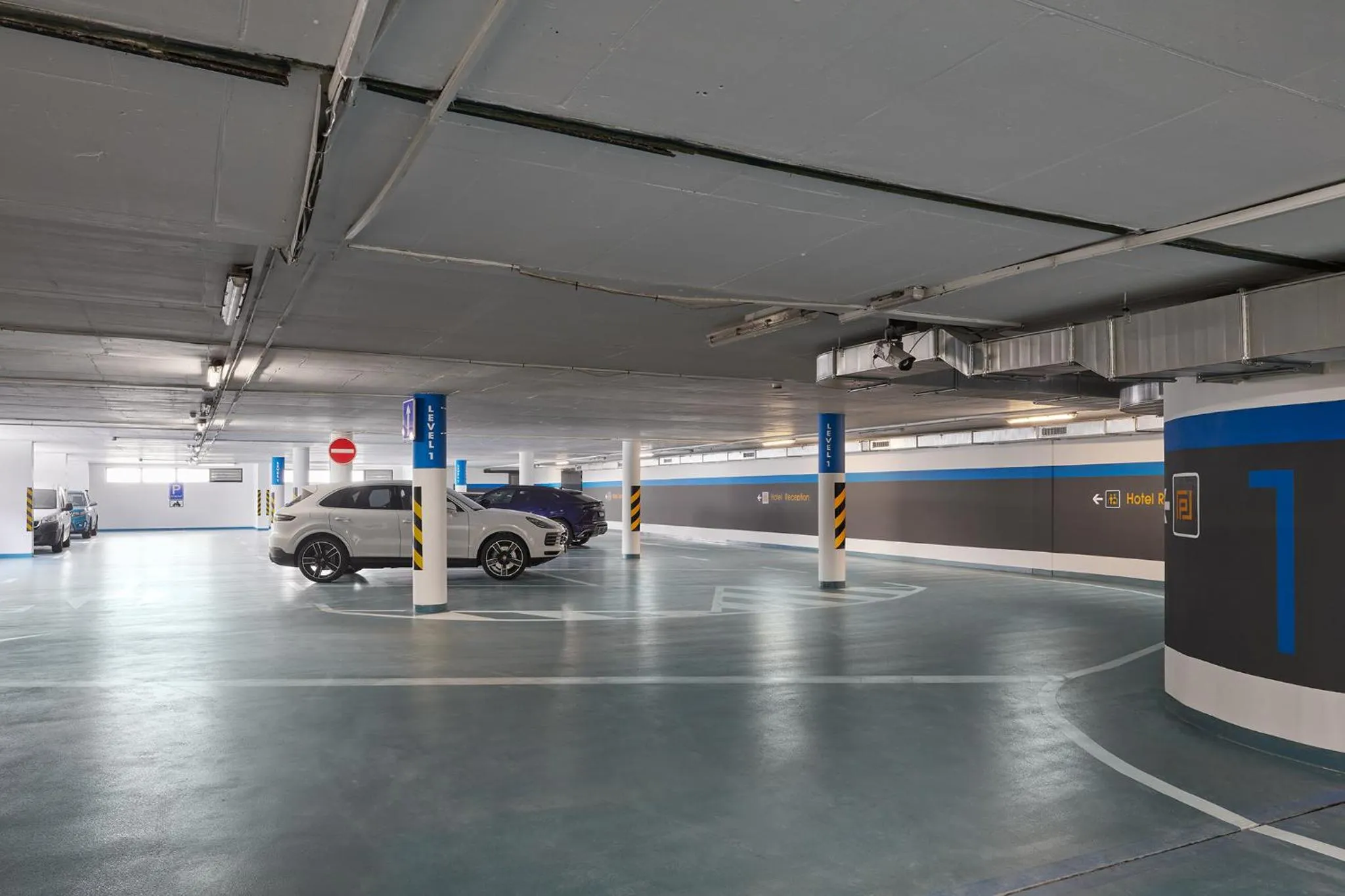 Parking in Hotel Passage