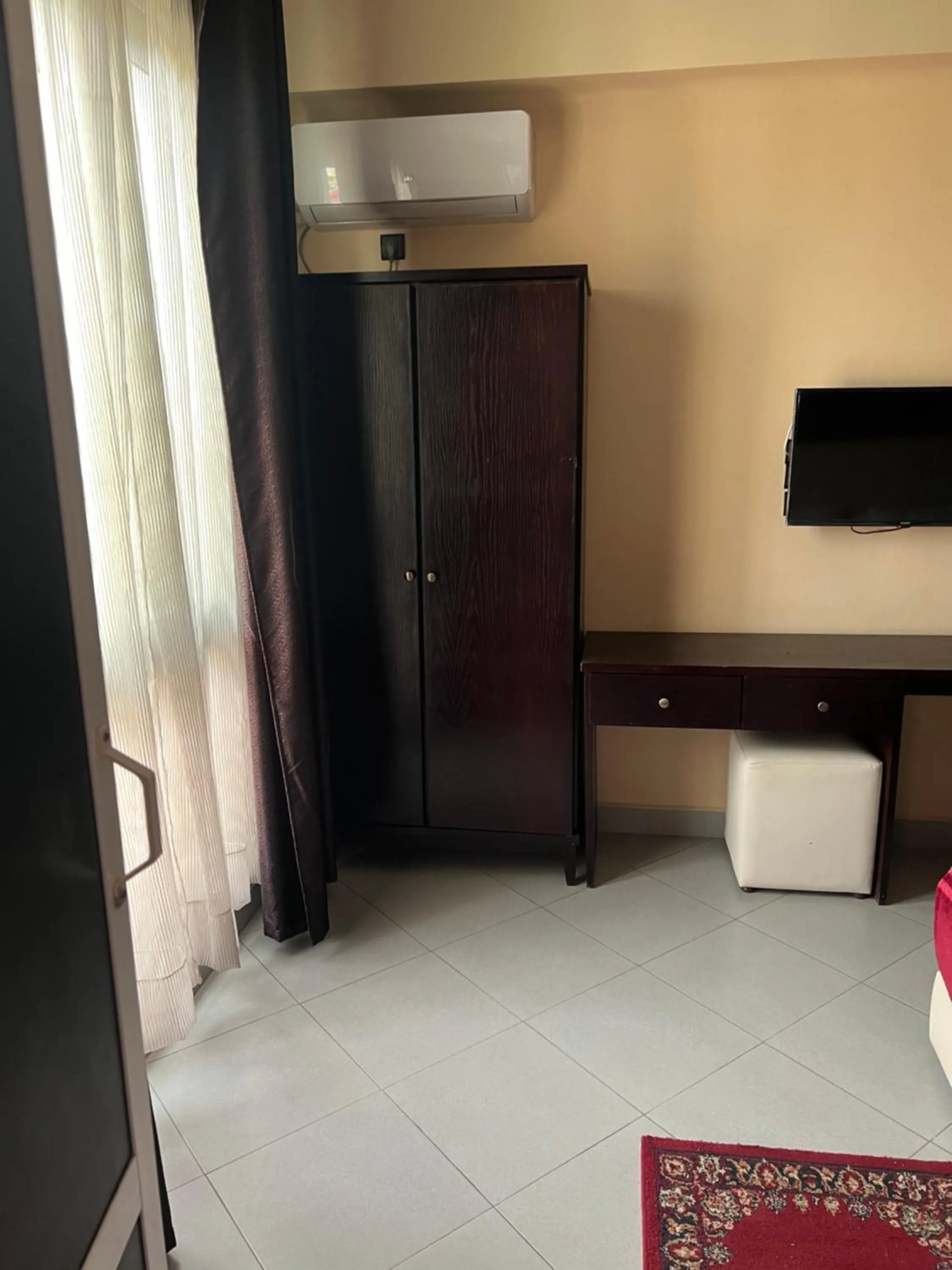 wardrobe in Amor Hotel