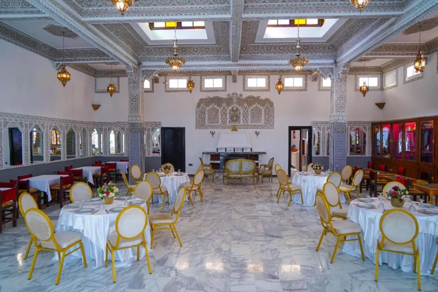 Restaurant/places to eat in Amor Hotel