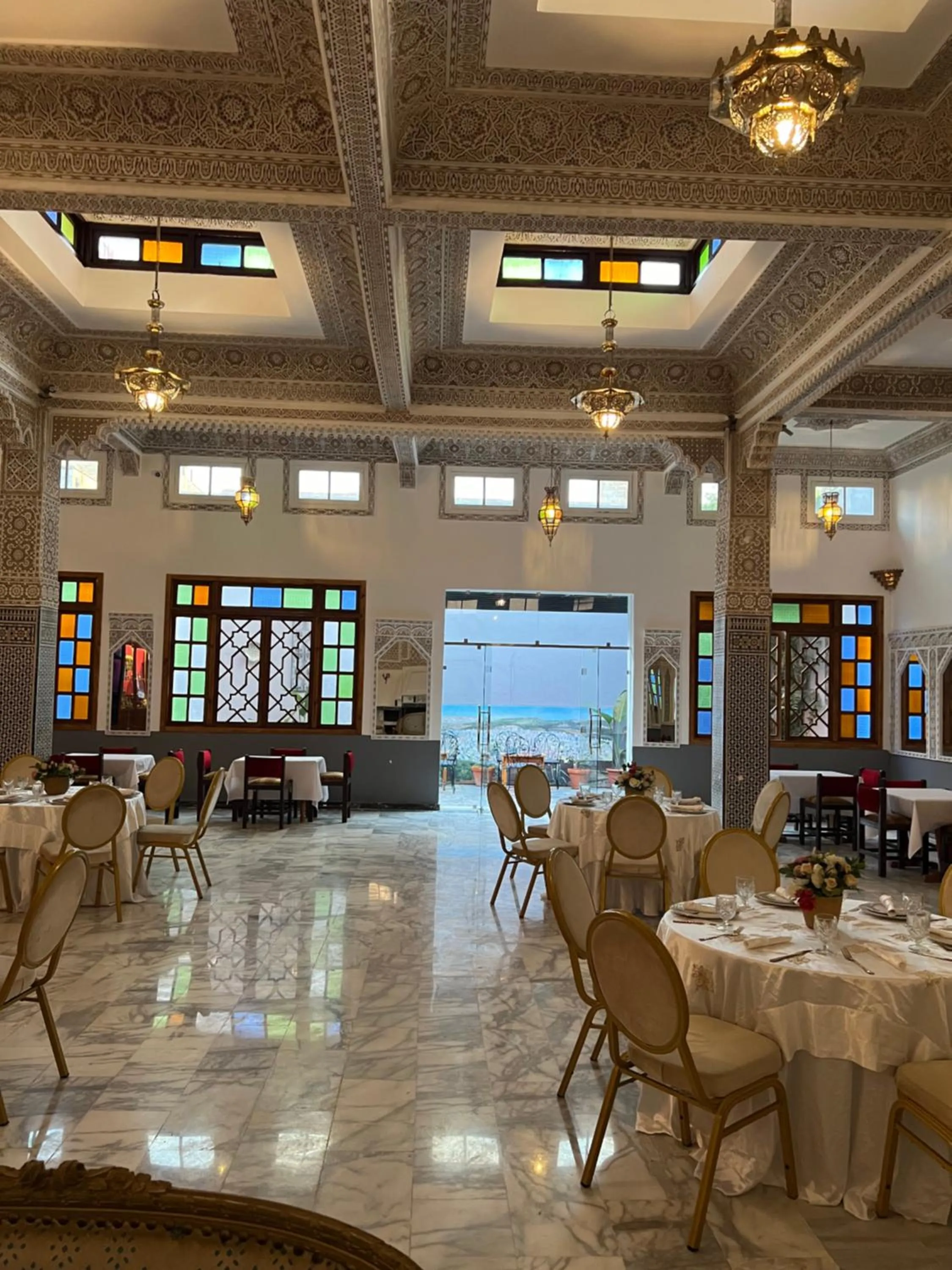 Restaurant/places to eat in Amor Hotel