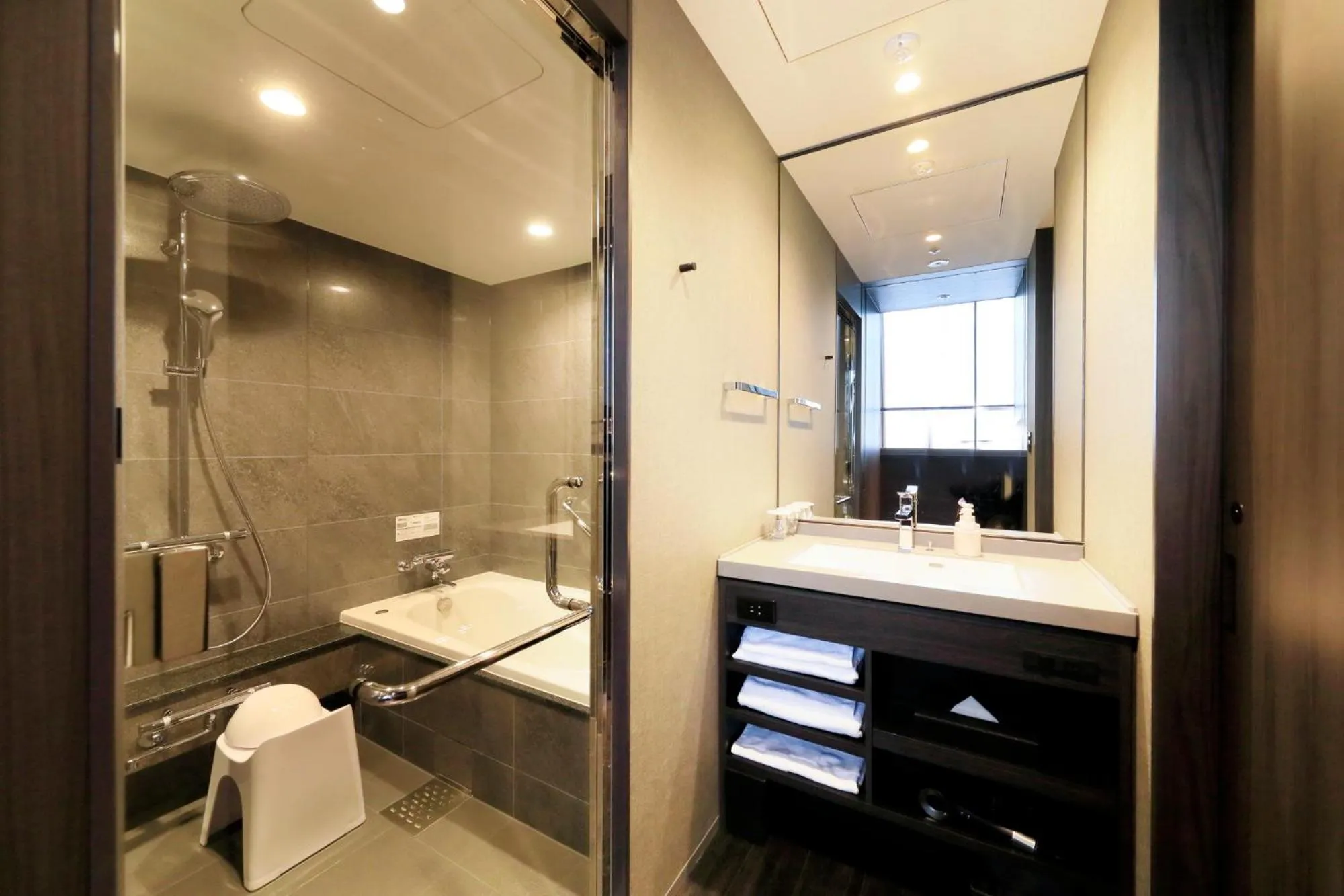 Shower in Richmond Hotel Premier Kyoto Shijo