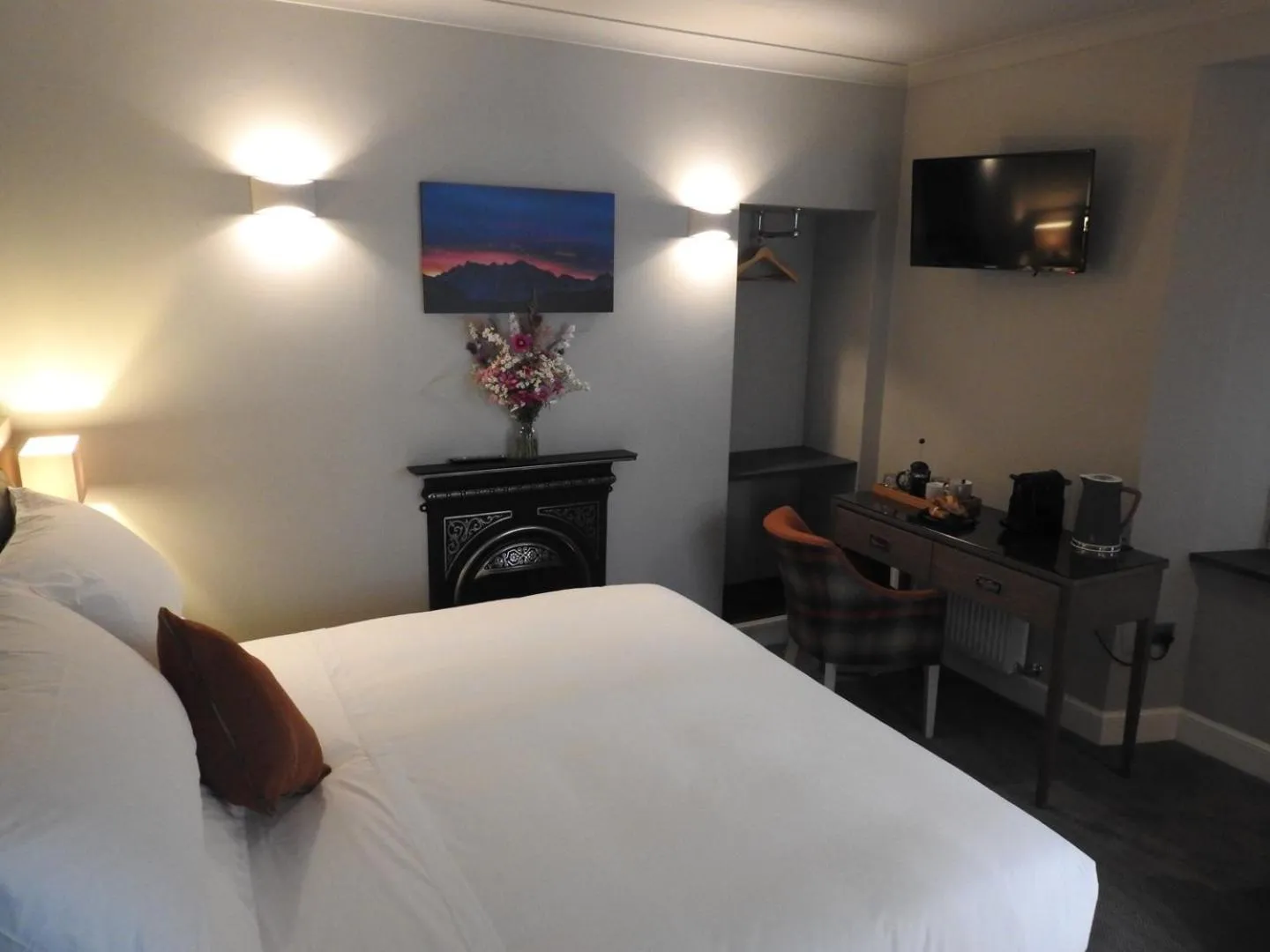 Other, Bed in House of Juniper