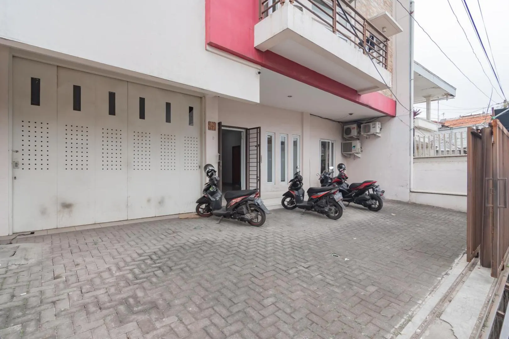 Facade/entrance in KoolKost near Alun Alun Kota Bandung 2 - Male Only