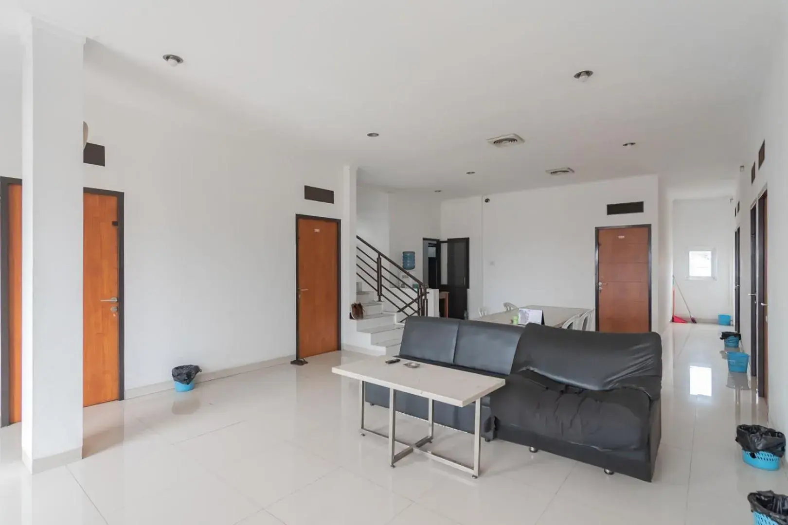 Seating area in KoolKost near Alun Alun Kota Bandung 2 - Male Only Seating area in KoolKost near Alun Alun Kota Bandung 2 - Male Only