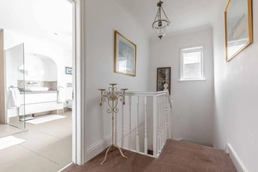 Windsor Town Centre Victorian townhouse sleeps 6