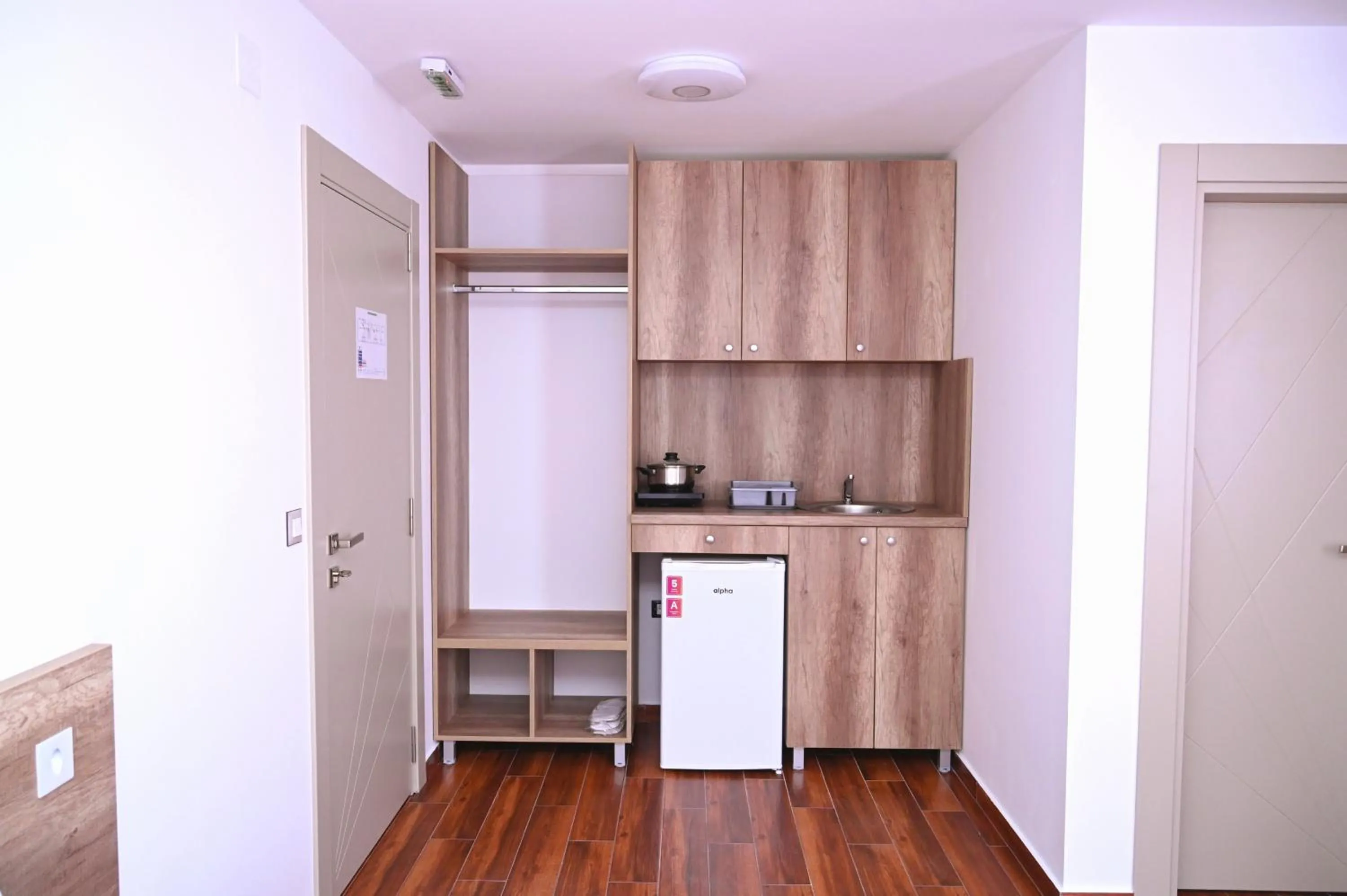 Kitchen or kitchenette in Dona, Altina