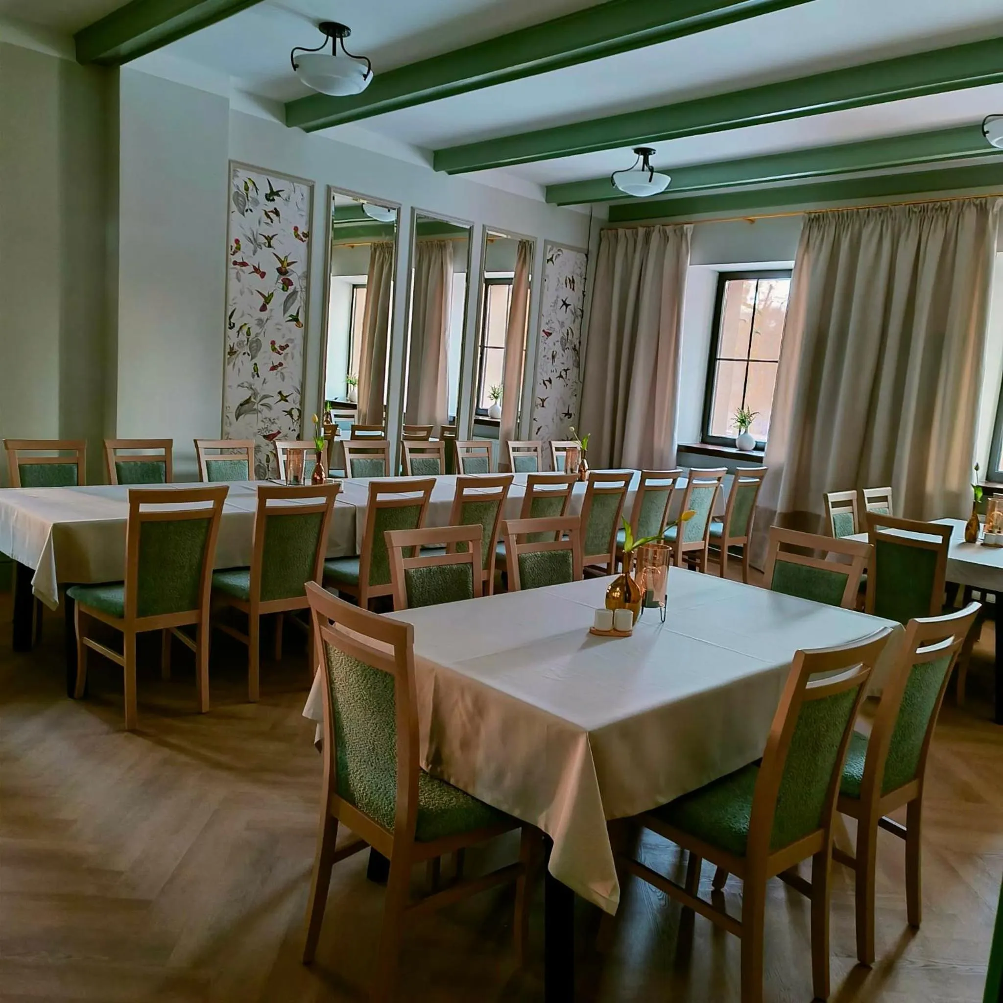 Restaurant/places to eat in Hotel w Dobieszkowie