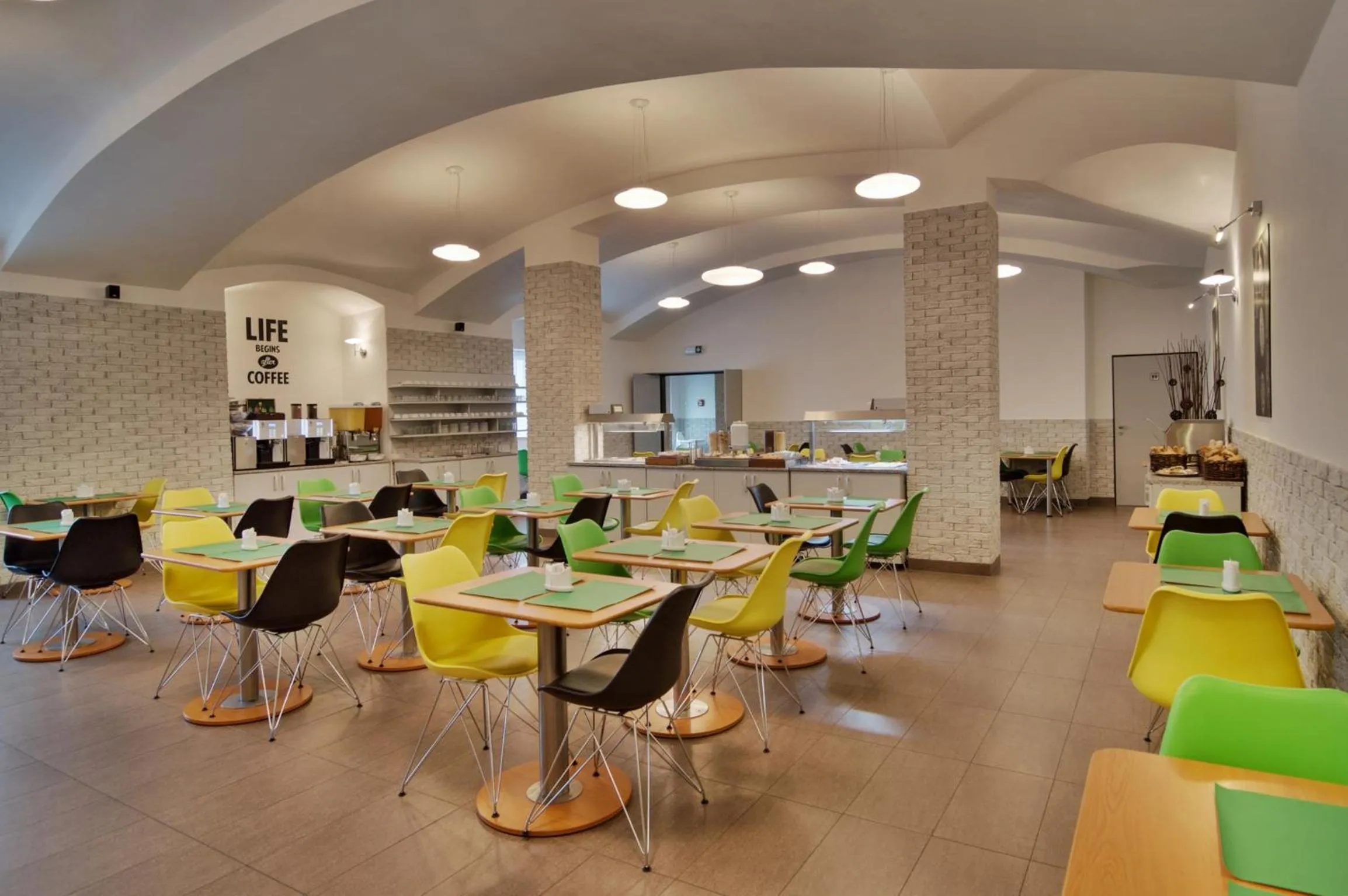 Restaurant/places to eat in Adeba Hotel